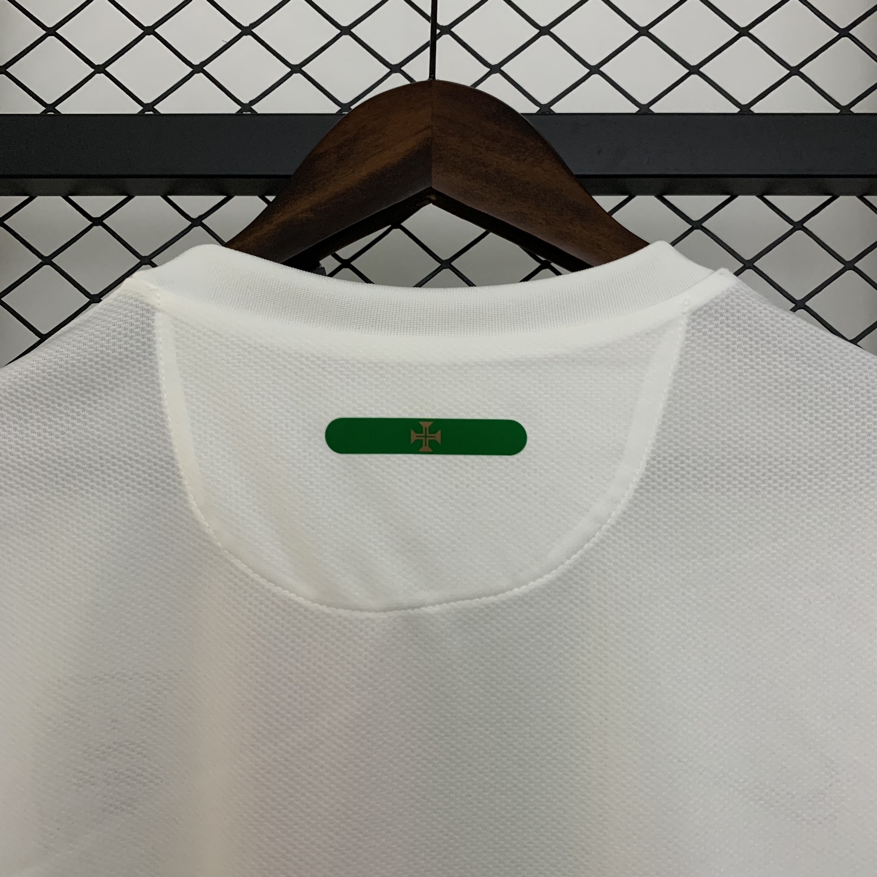 2010 Retro Portugal Away Football Shirt AAA fan-grade — view 9
