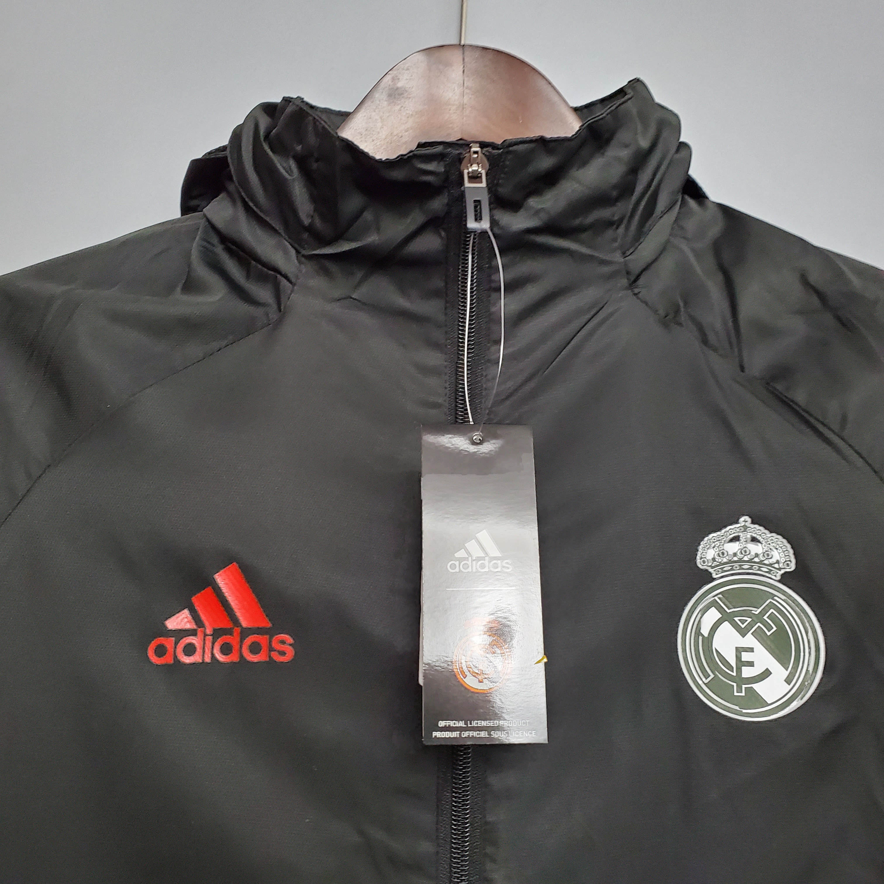 Chaqueta Cortavientos Real Madrid Negra 2021 (Borde Blanco y Rojo) — view 3