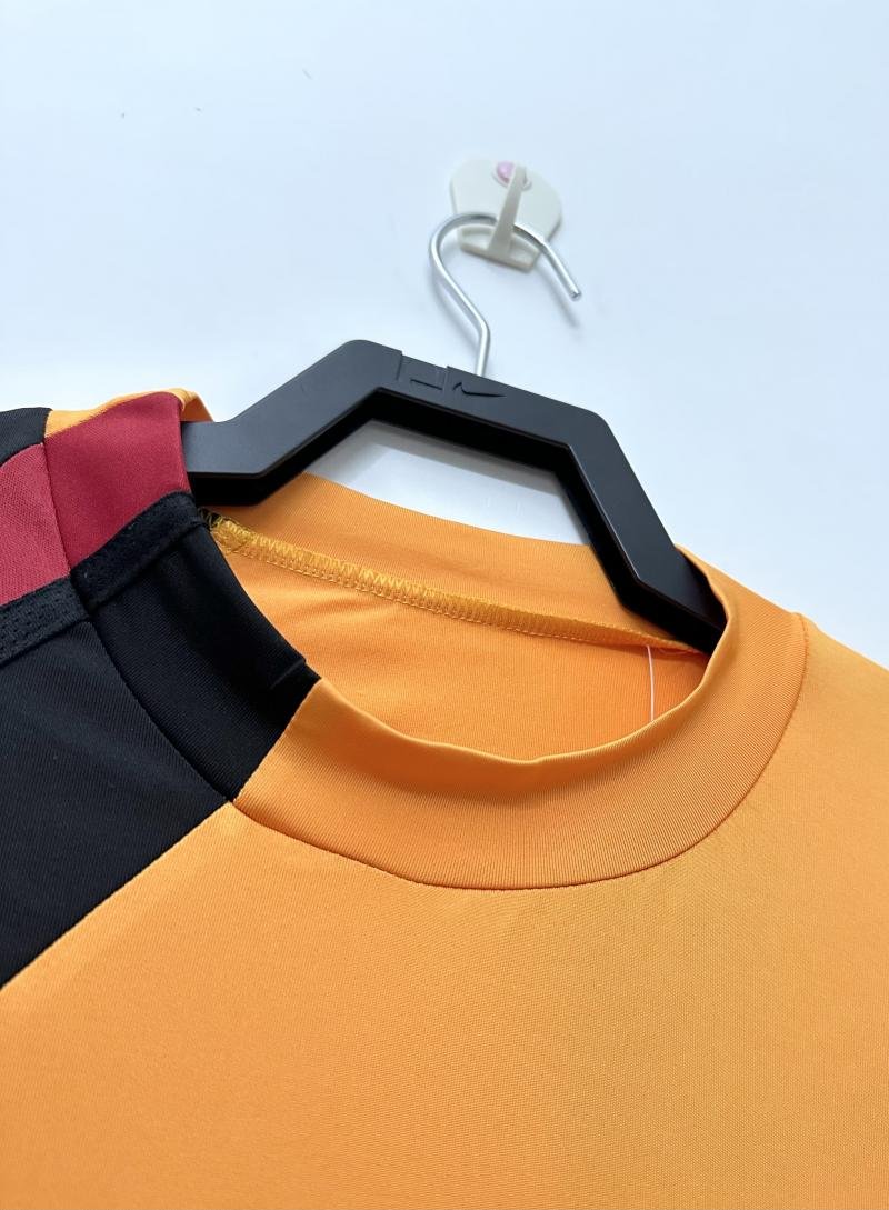 2005-2006 Retro Roma Home Soccer Jersey AAA fan-grade — view 3