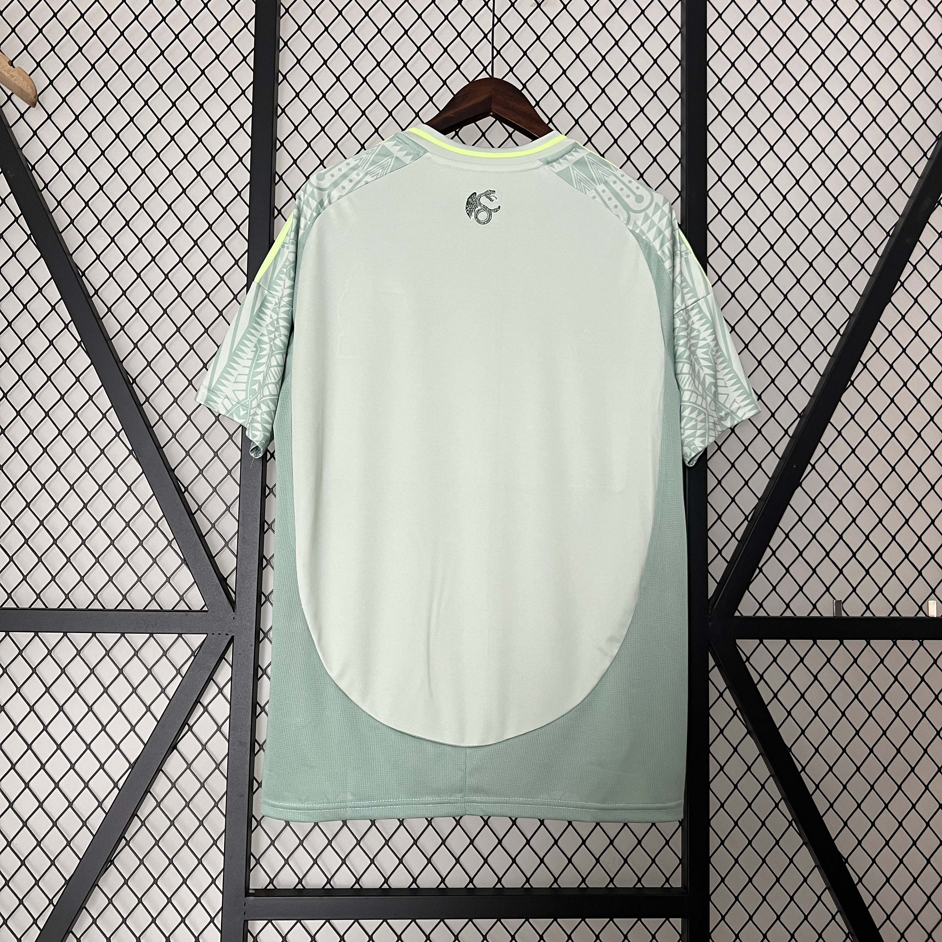 Camiseta de Fútbol 2024 de la Selección Nacional de México Visitante AAA calidad aficionado — view 2