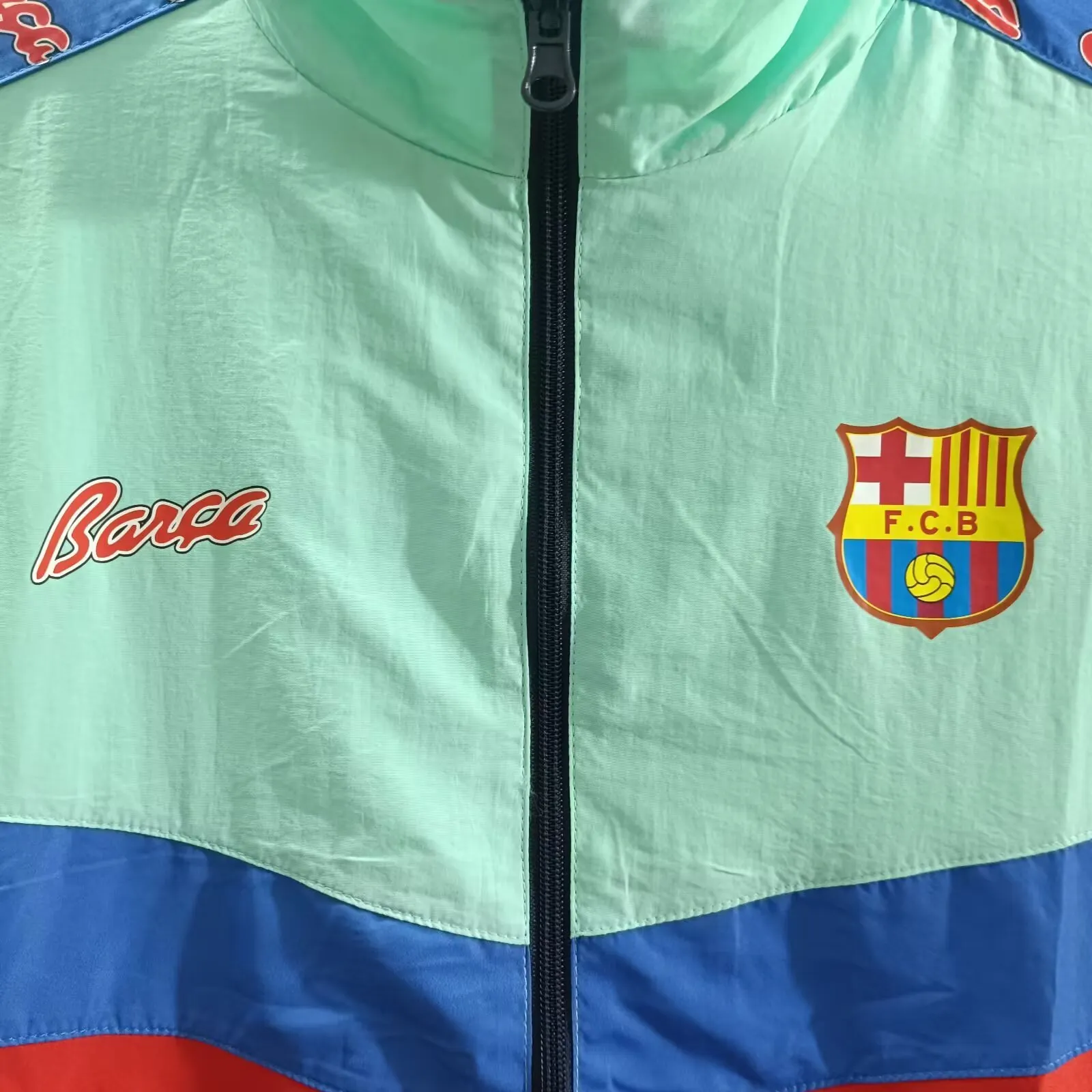 2025/2026 Barcelona Windbreaker Jersey AAA fan-grade 01 — view 3