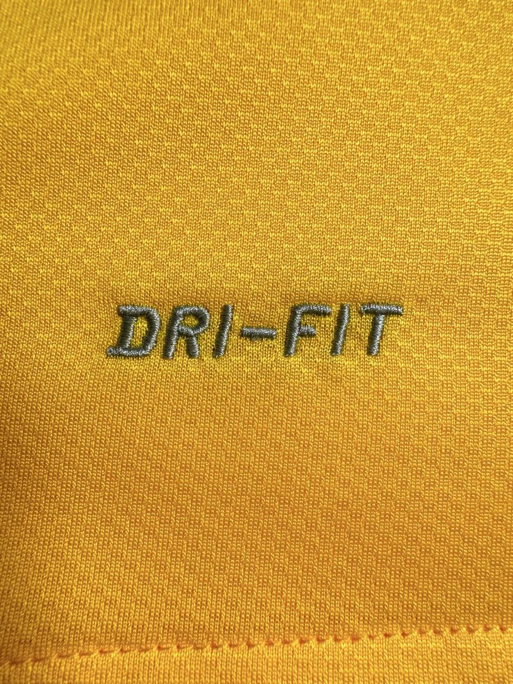 2010 Retro Brazil Home Soccer Jersey AAA fan-grade — view 9