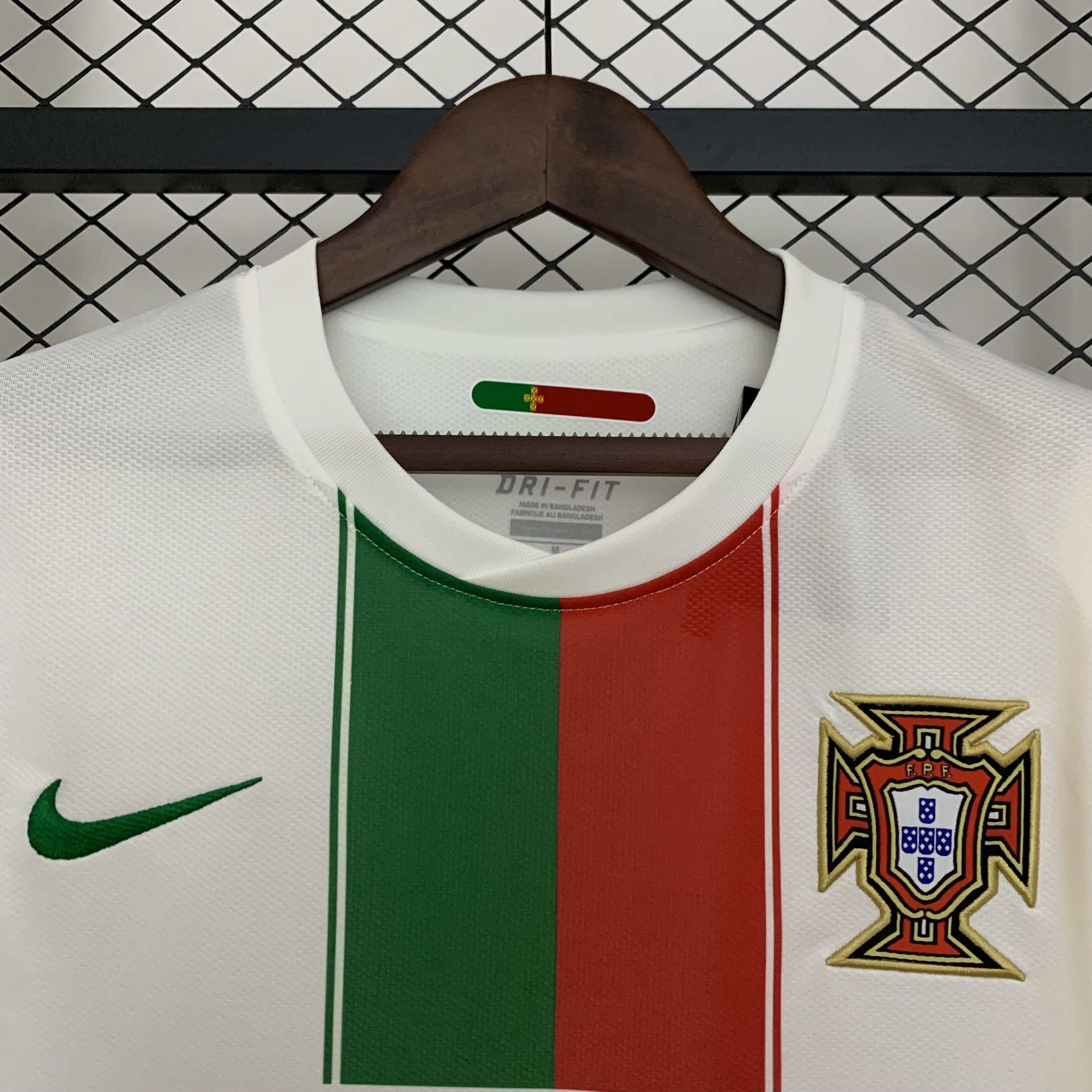 2010 Retro Portugal Away Football Shirt AAA fan-grade — view 6