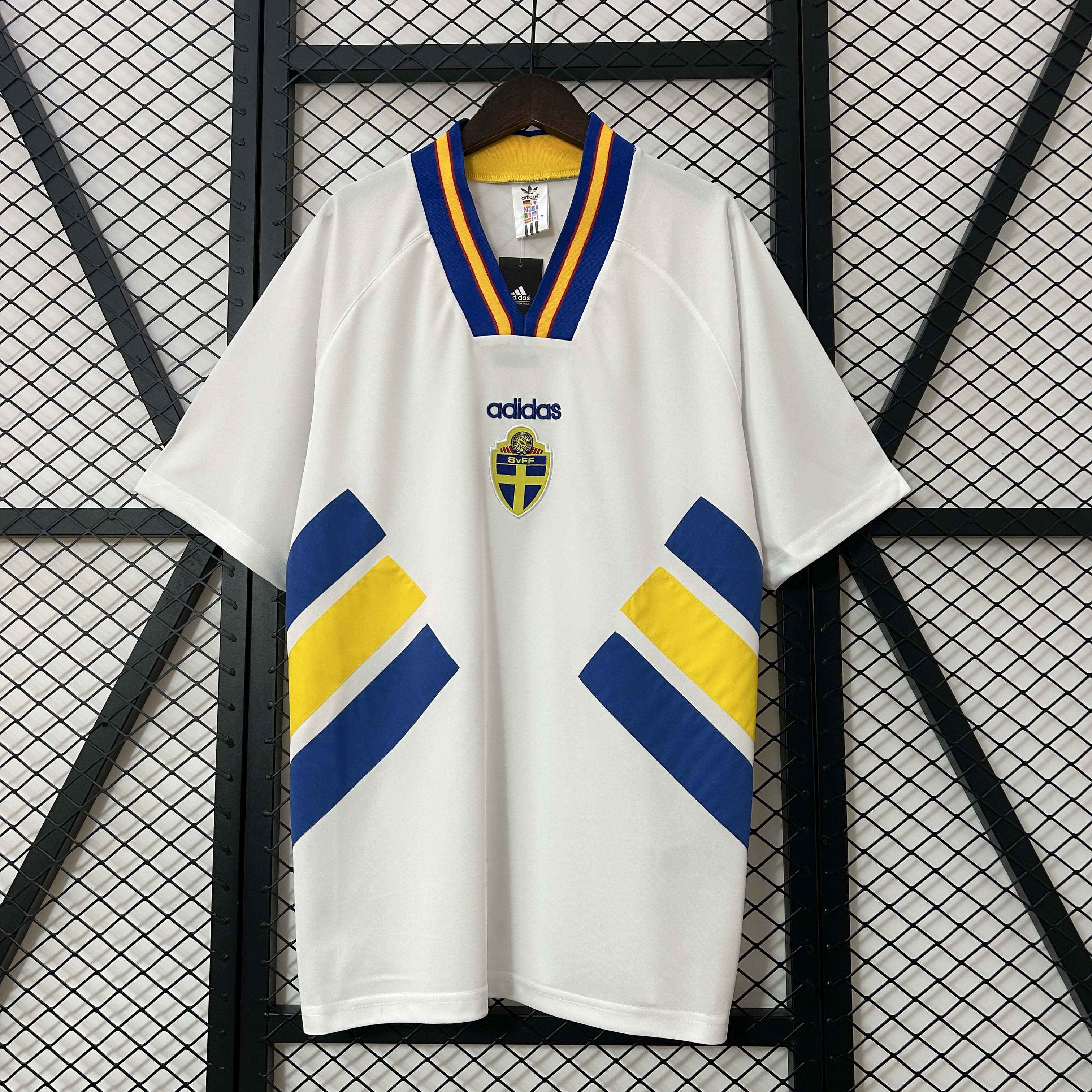 1994 Retro Schweden Auswärts-Fußballtrikot AAA Fan-Qualität