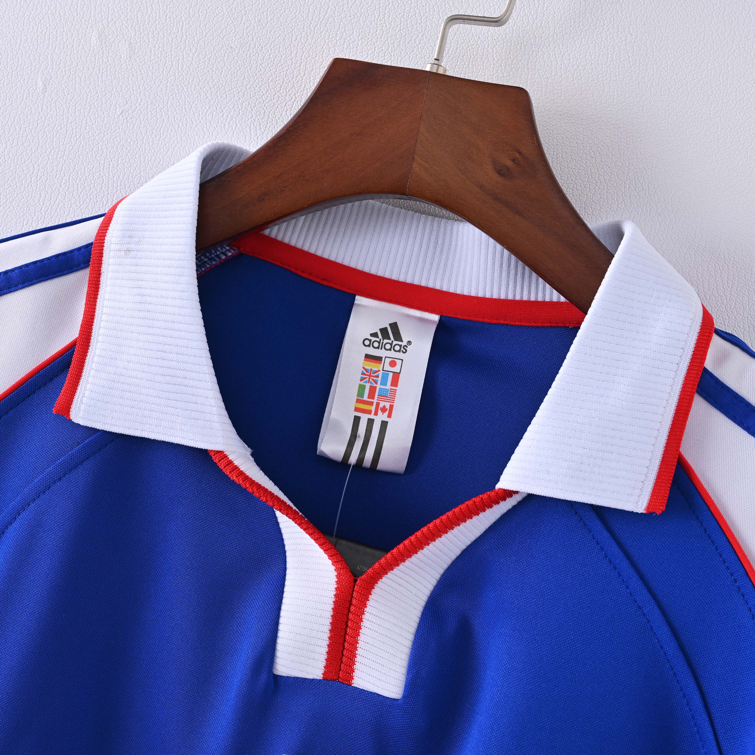 2000 Retro Japan Heim-Fußballtrikot AAA Fan-Qualität — view 3