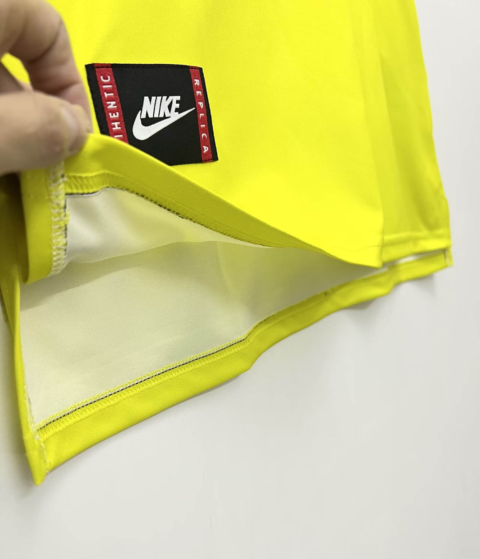 1995/1996 Retro Dortmund Home Football Shirt — view 9