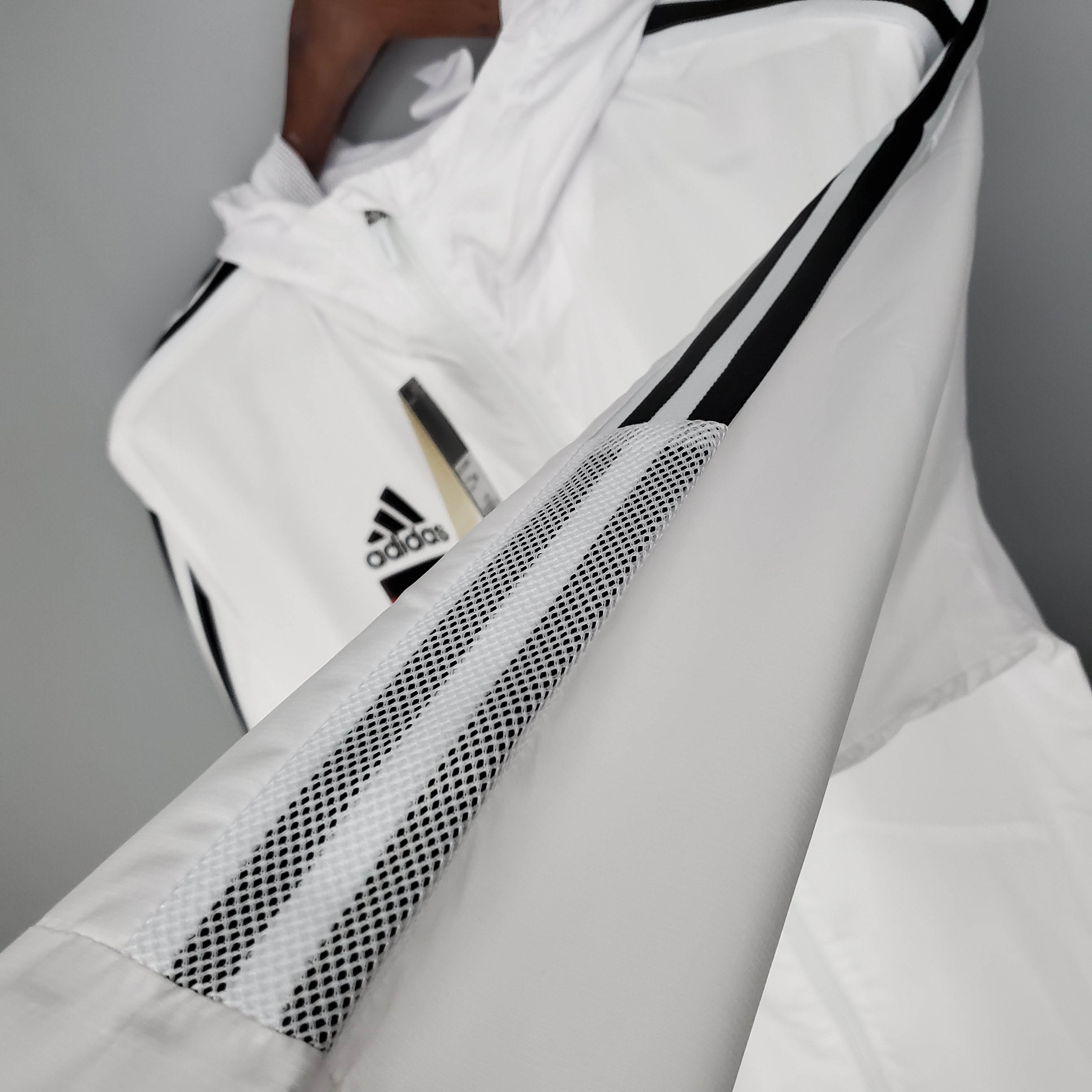 2021/2022 Manchester United Jersey Windbreaker White — view 8