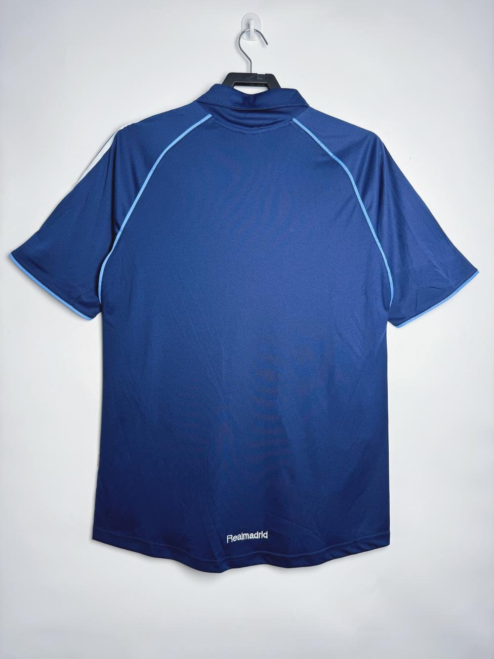 2005/2006 Retro Real Madrid Away Football Jersey AAA fan-grade — view 2
