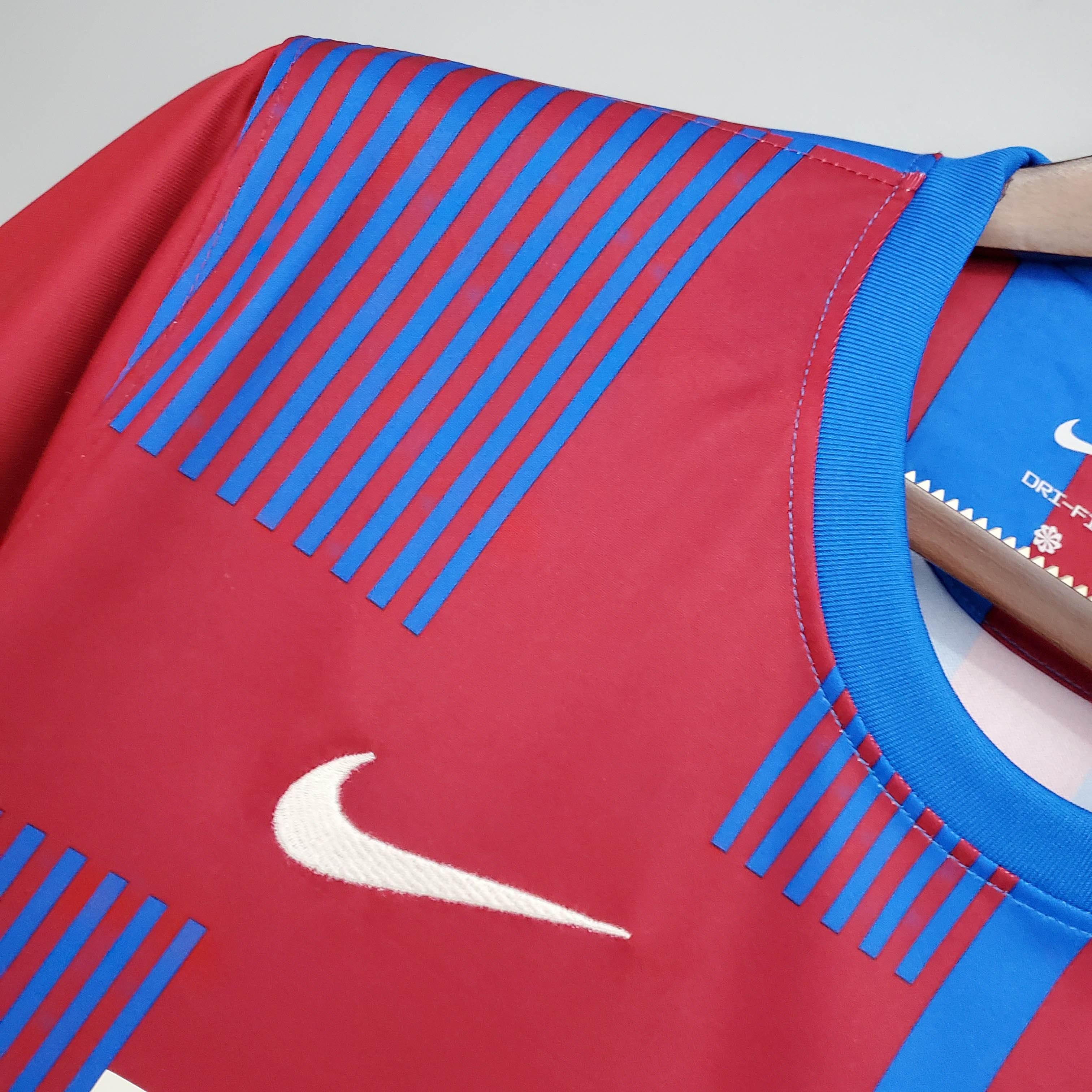 Barcelona Football Shirt 2021 / 2022 AAA fan-grade Home — view 4