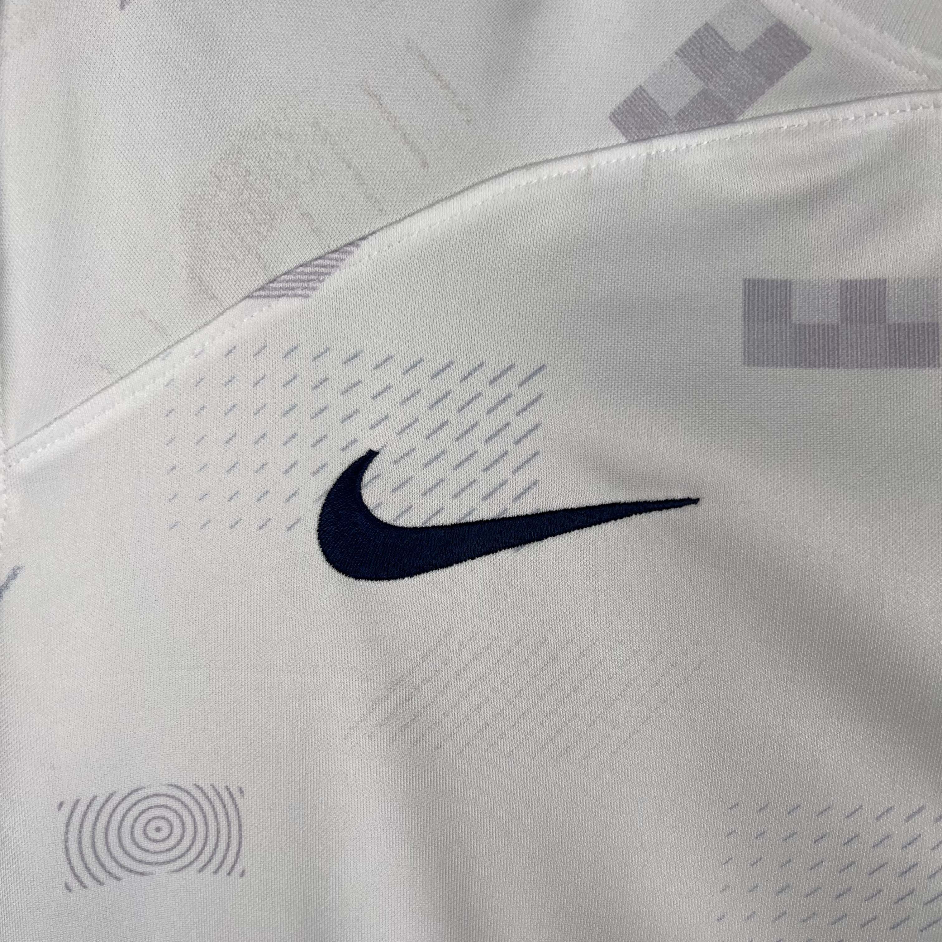 2023/2024 Tottenham Home Football Shirt — view 7