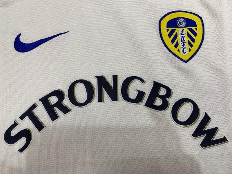 2000/2001 Retro Leeds United Home Soccer Jersey AAA fan-grade — view 4