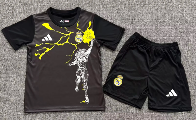 قميص كرة قدم ريال مدريد بالتعاون مع مارفل 02 2025/2026 جودة تايلاندية مقاس أطفال