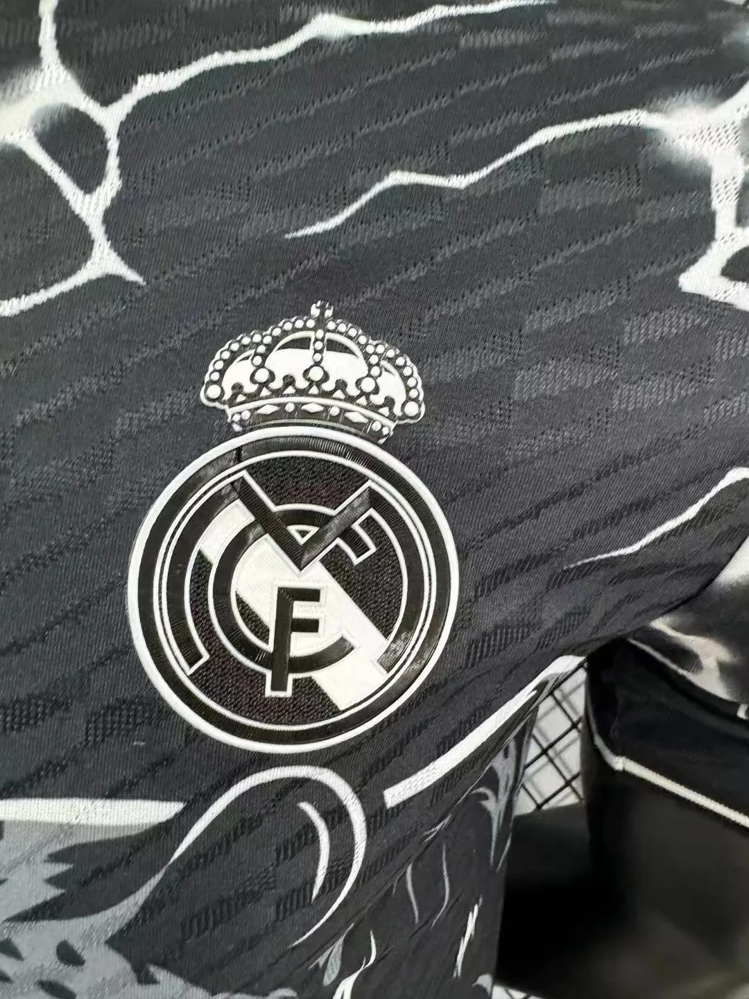 Camiseta Edición Especial Versión Jugador de Real Madrid 2024/2025 — view 4