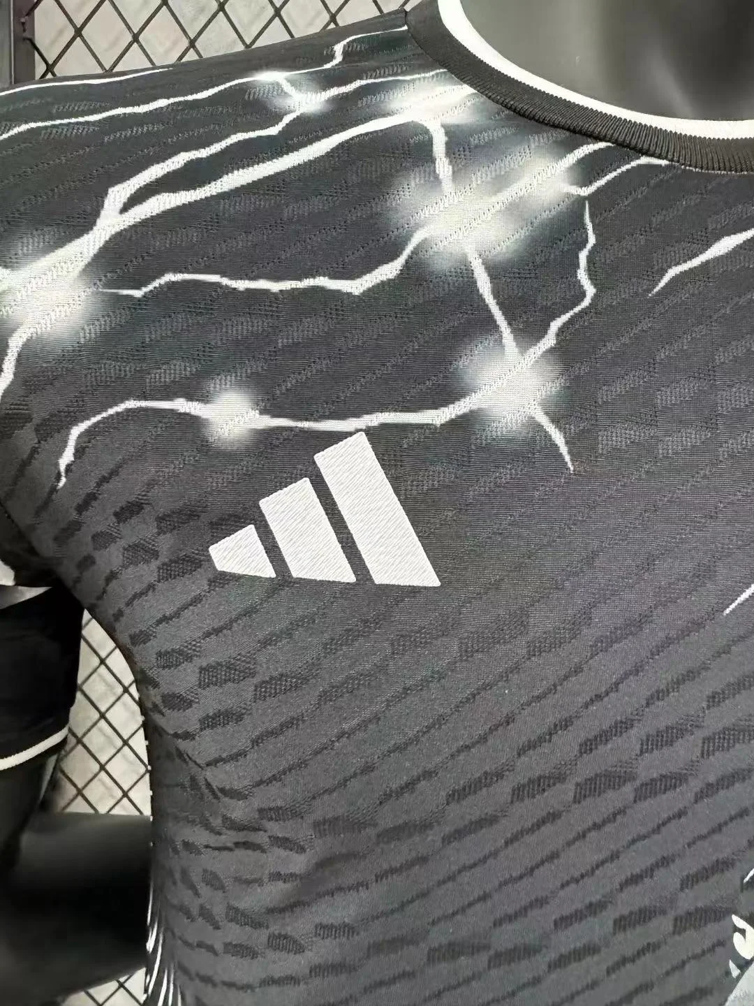 Camiseta Edición Especial Versión Jugador de Real Madrid 2024/2025 — view 5