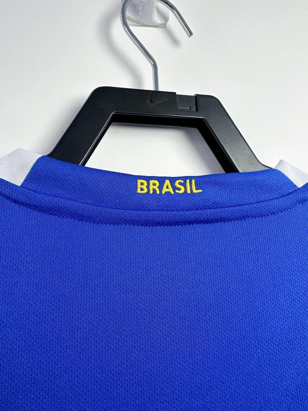 2006 Retro Brazil Away Soccer Jersey AAA fan-grade — view 4