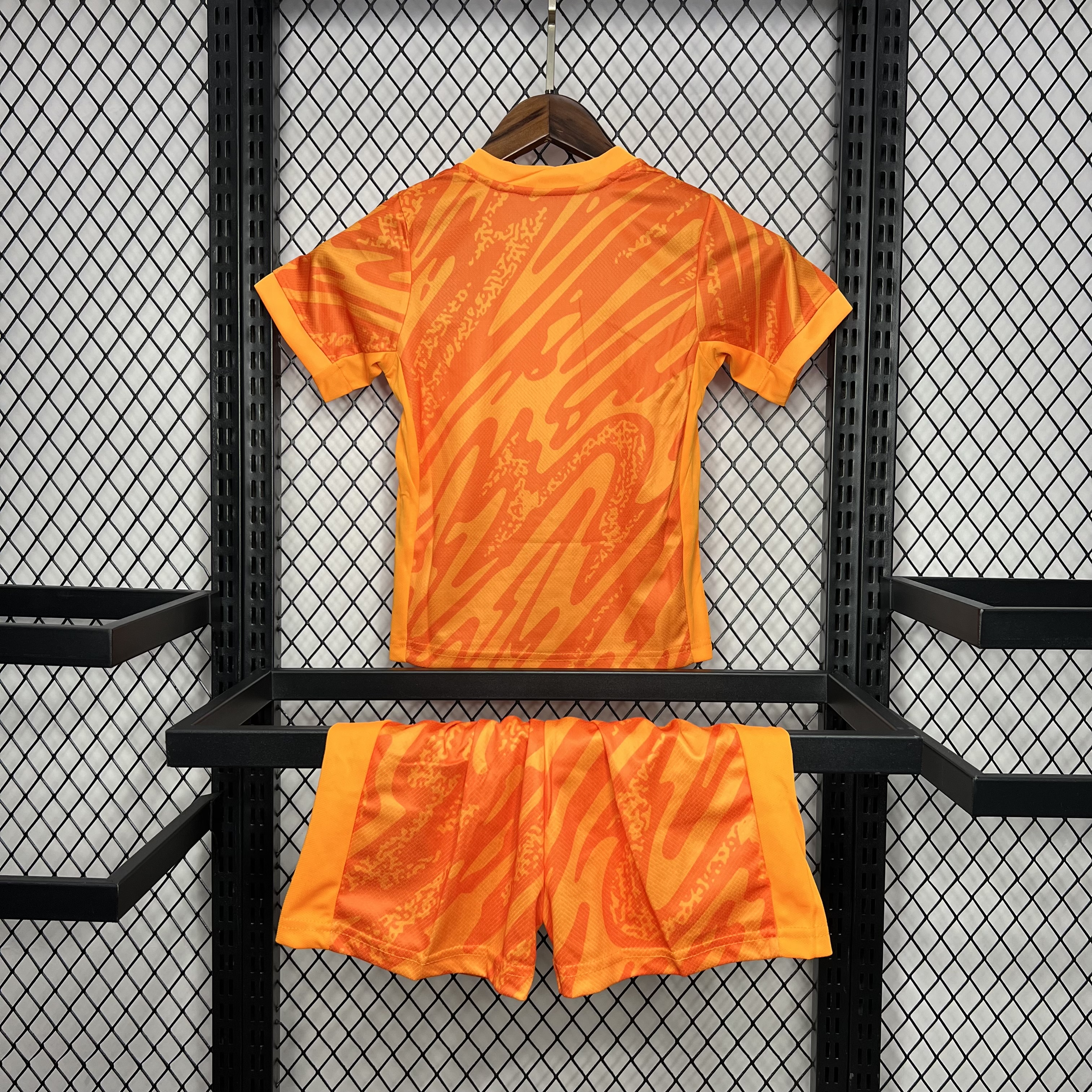 2024-2025 England Goalkeeper uniform Kids Size — view 2