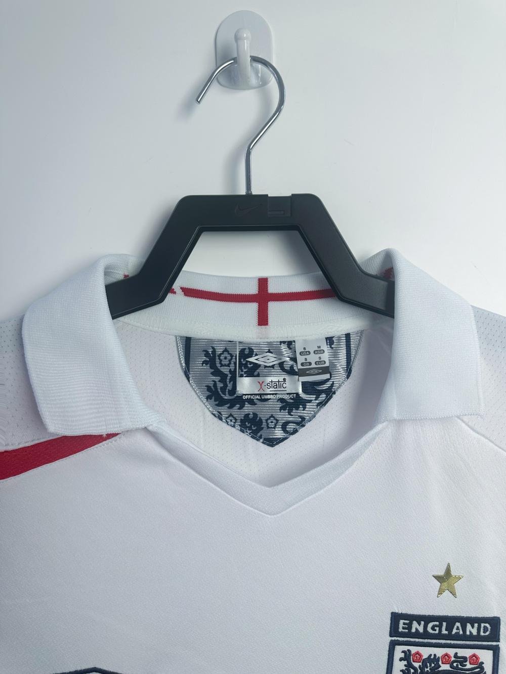 2006 Retro Long Sleeve England Home Soccer Jersey AAA fan-grade — view 3