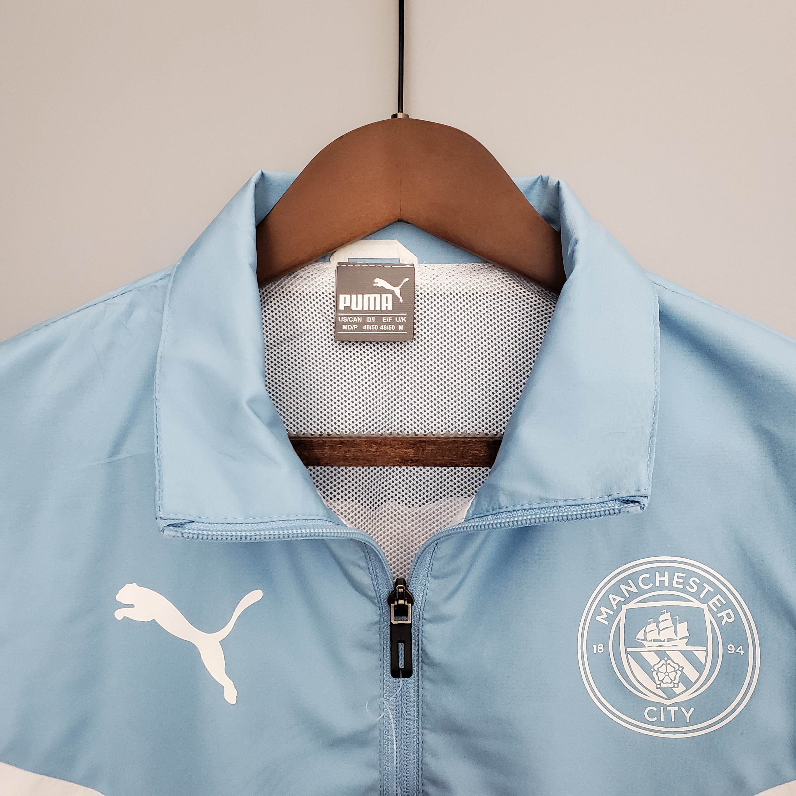 2021/2022 Manchester City Jersey Windbreaker Blue And White — view 3