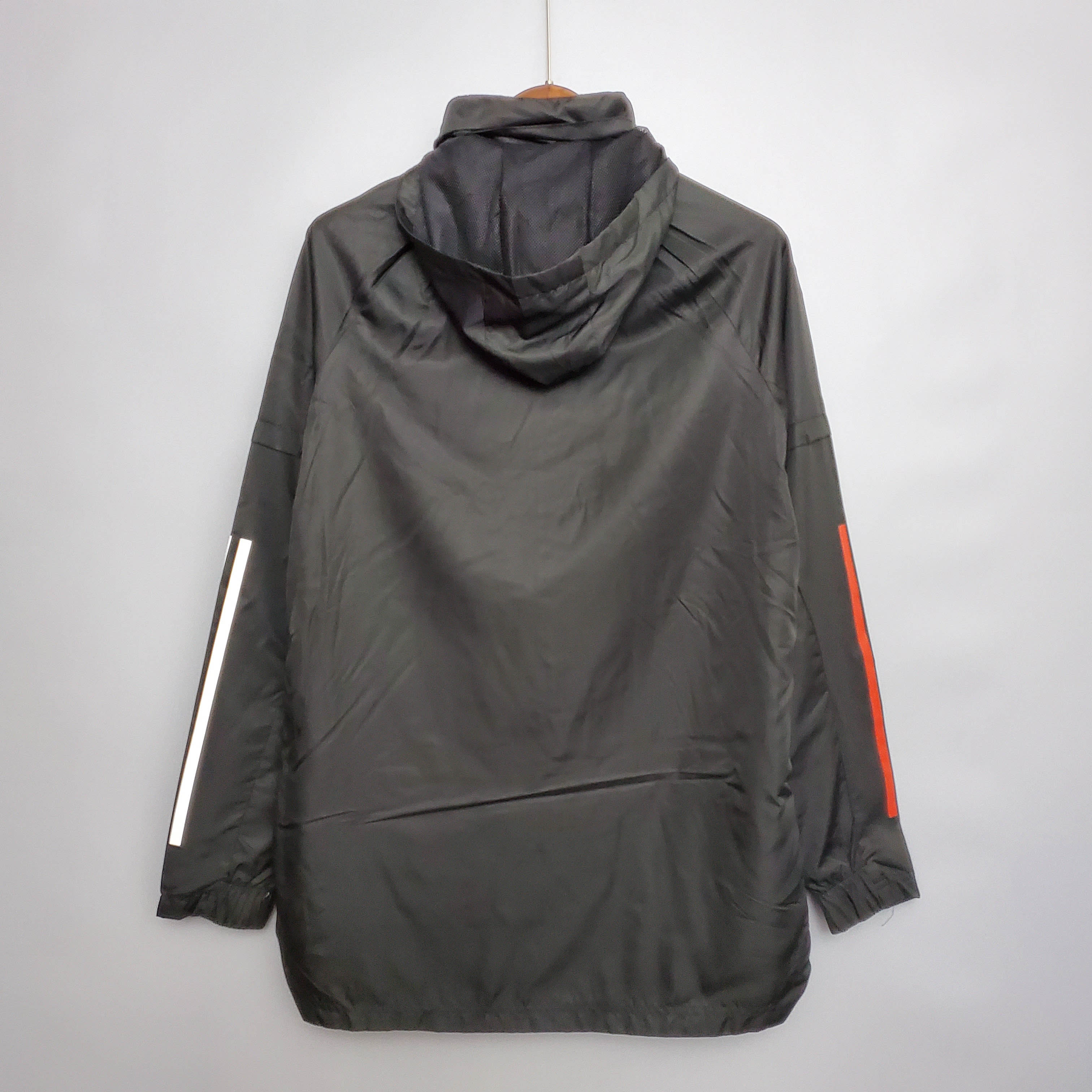 Chaqueta Cortavientos Real Madrid Negra 2021 (Borde Blanco y Rojo) — view 2