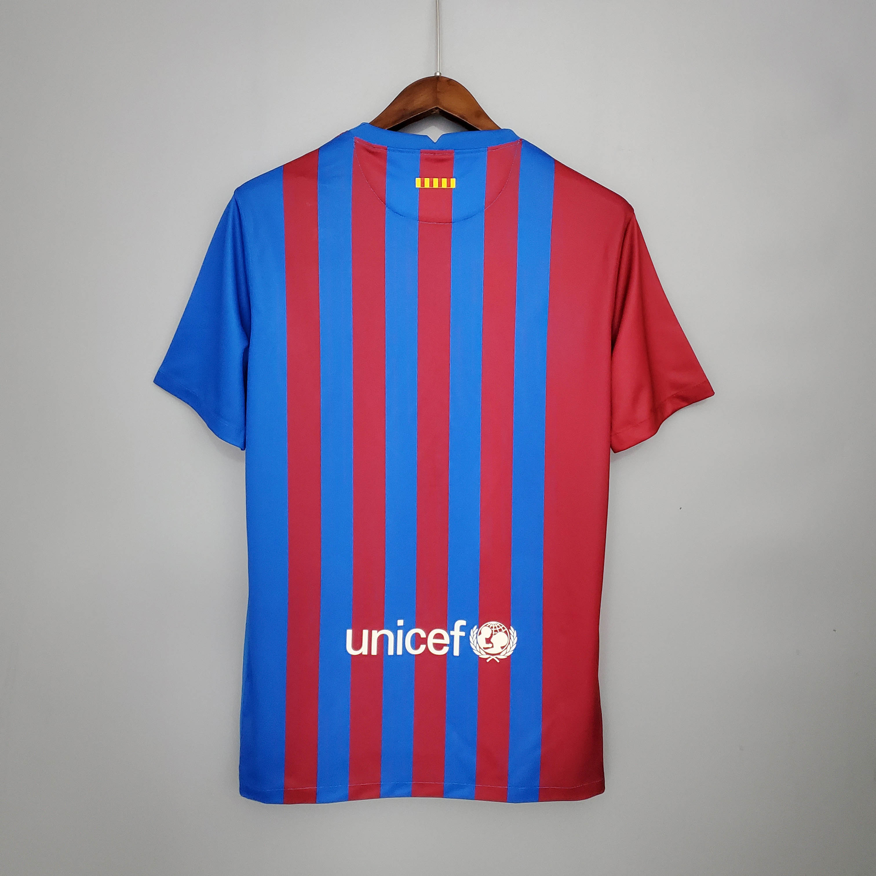 Barcelona Football Shirt 2021 / 2022 AAA fan-grade Home — view 2