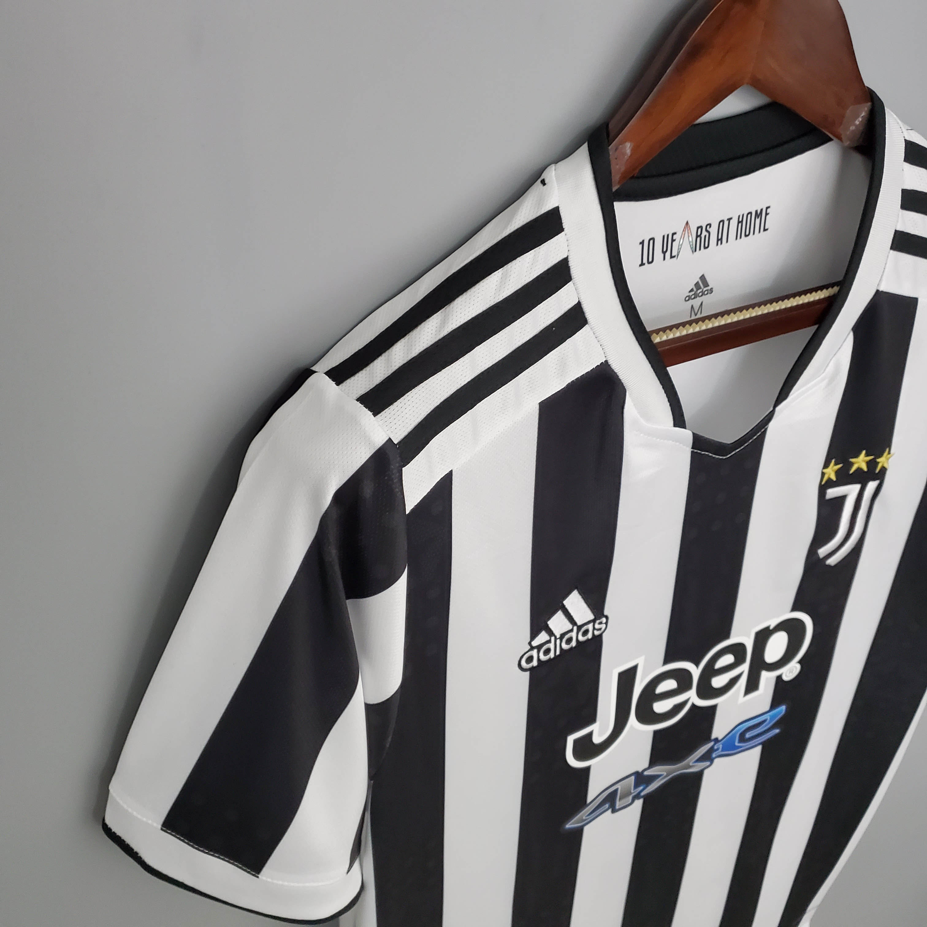 Juventus 2021/2022 Soccer Jersey AAA fan-grade Home — view 6