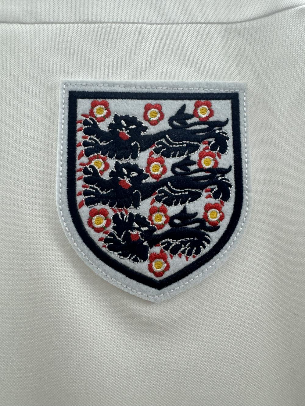 1982 Retro England Home Soccer Jersey AAA fan-grade — view 3