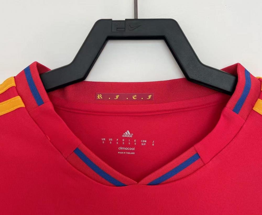 2010 Retro Spain Home Soccer Shirt AAA fan-grade — view 3