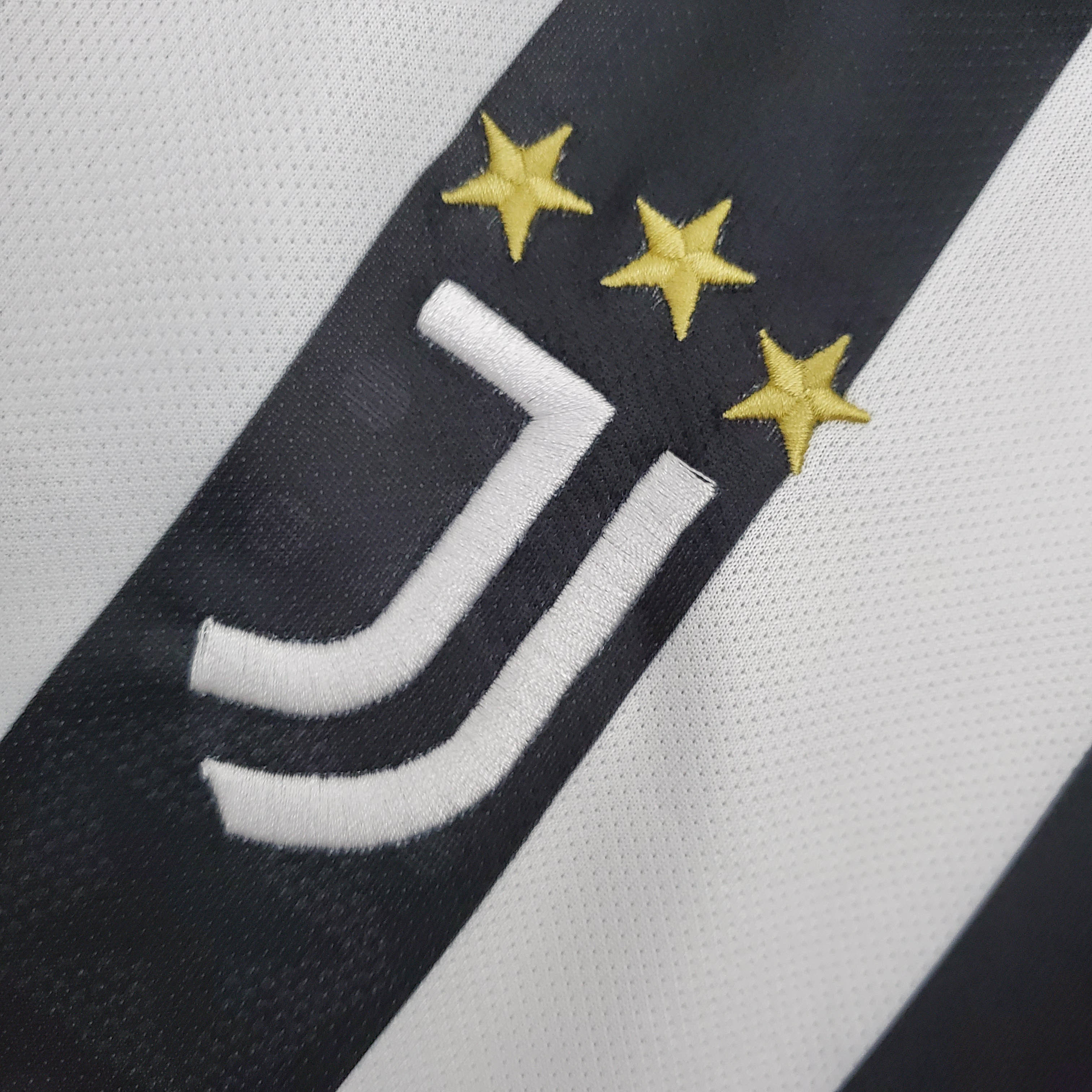 Juventus 2021/2022 Soccer Jersey AAA fan-grade Home — view 5