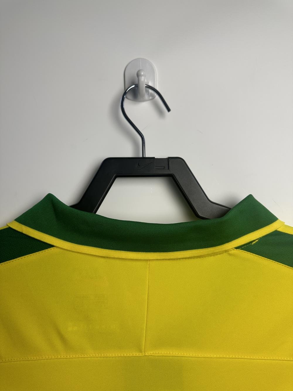1997 Retro Brazil Soccer Jersey Home AAA fan-grade — view 4