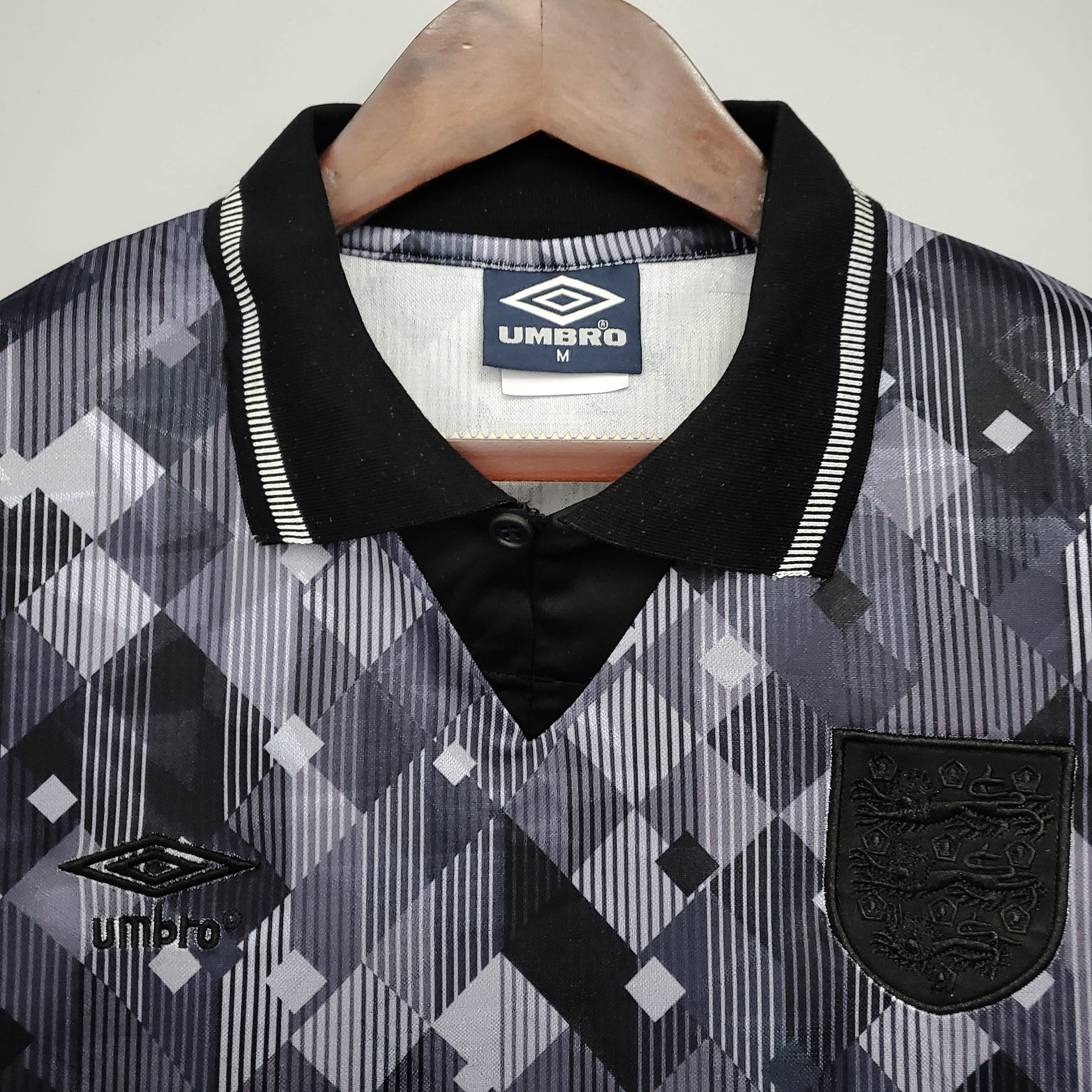 1990 Retro England Away Soccer Jersey AAA fan-grade — view 3