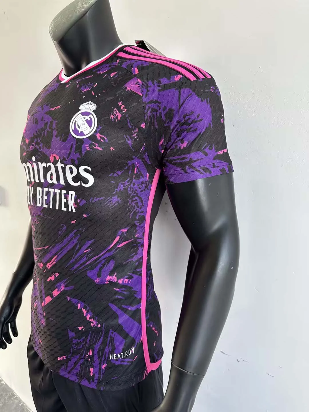 2023/2024 Player Version Real Madrid Football Shirt Classic Edition — view 6