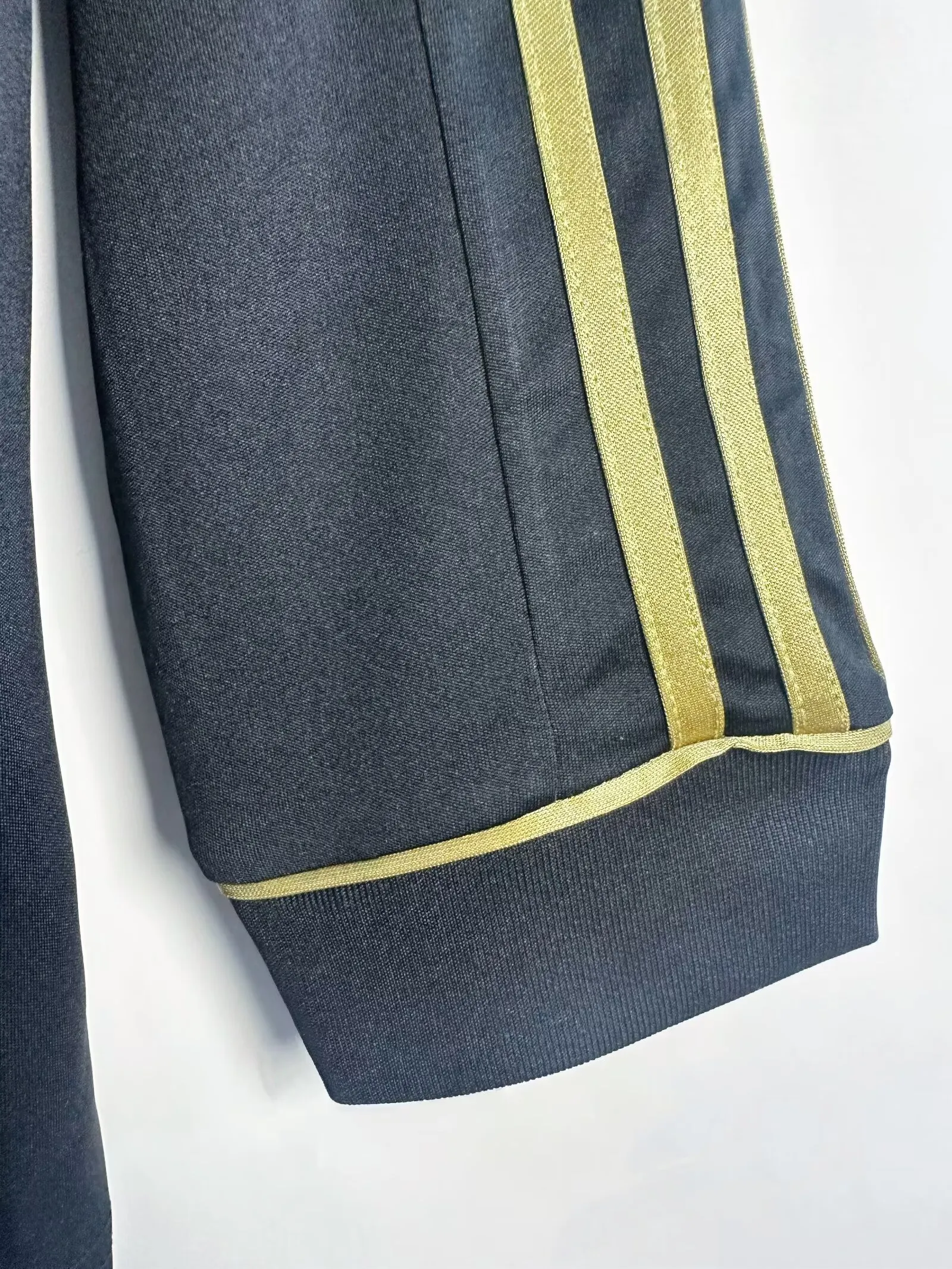 2011/2012 Retro Long Sleeve Real Madrid Away Jersey AAA fan-grade — view 7