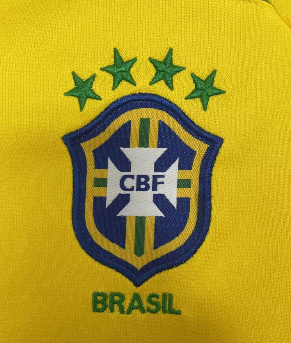 2002 Retro Long Sleeve Brazil Home Soccer Jersey AAA fan-grade — view 4