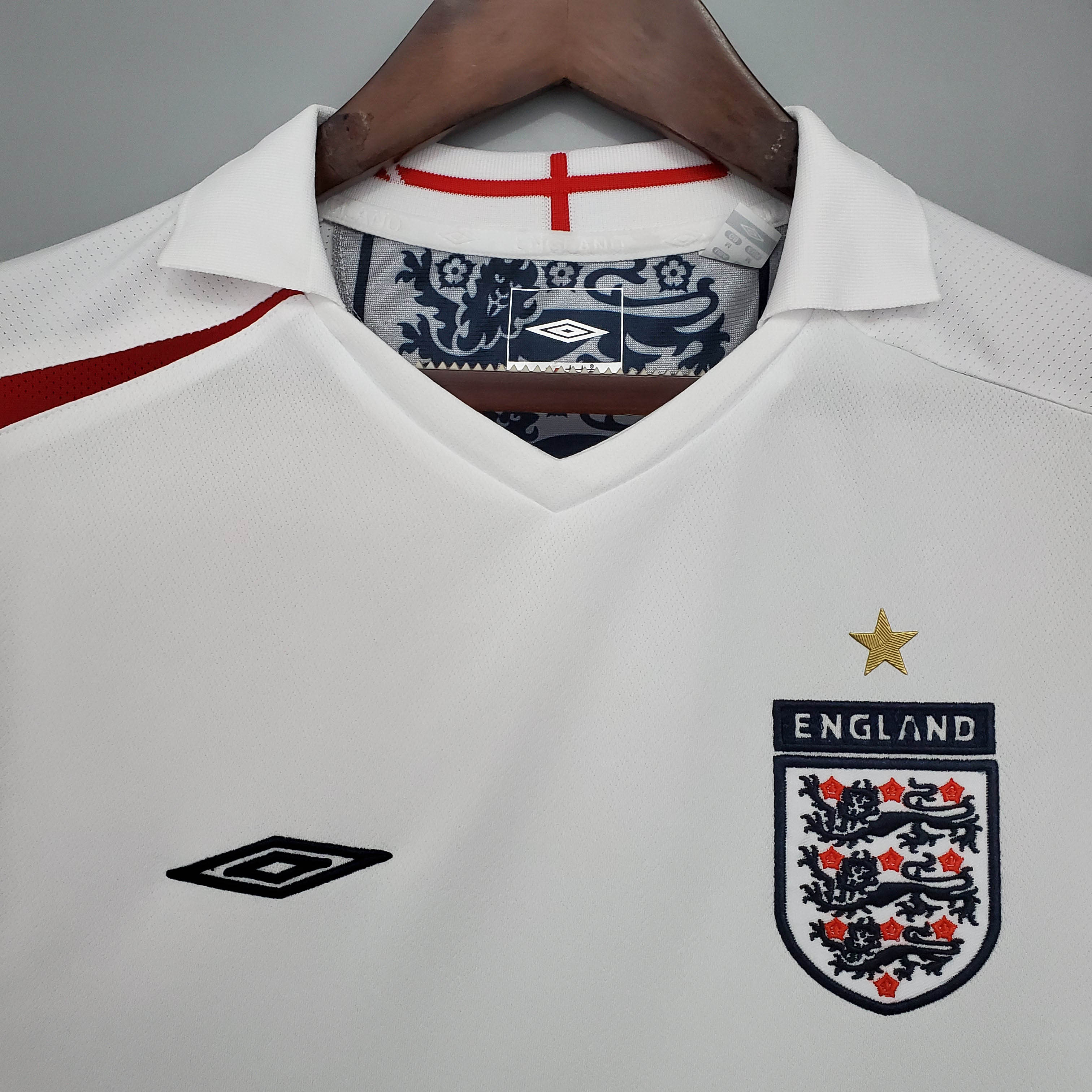 2006 Retro England Home Soccer Jersey 1:1 Thai Quality — view 3