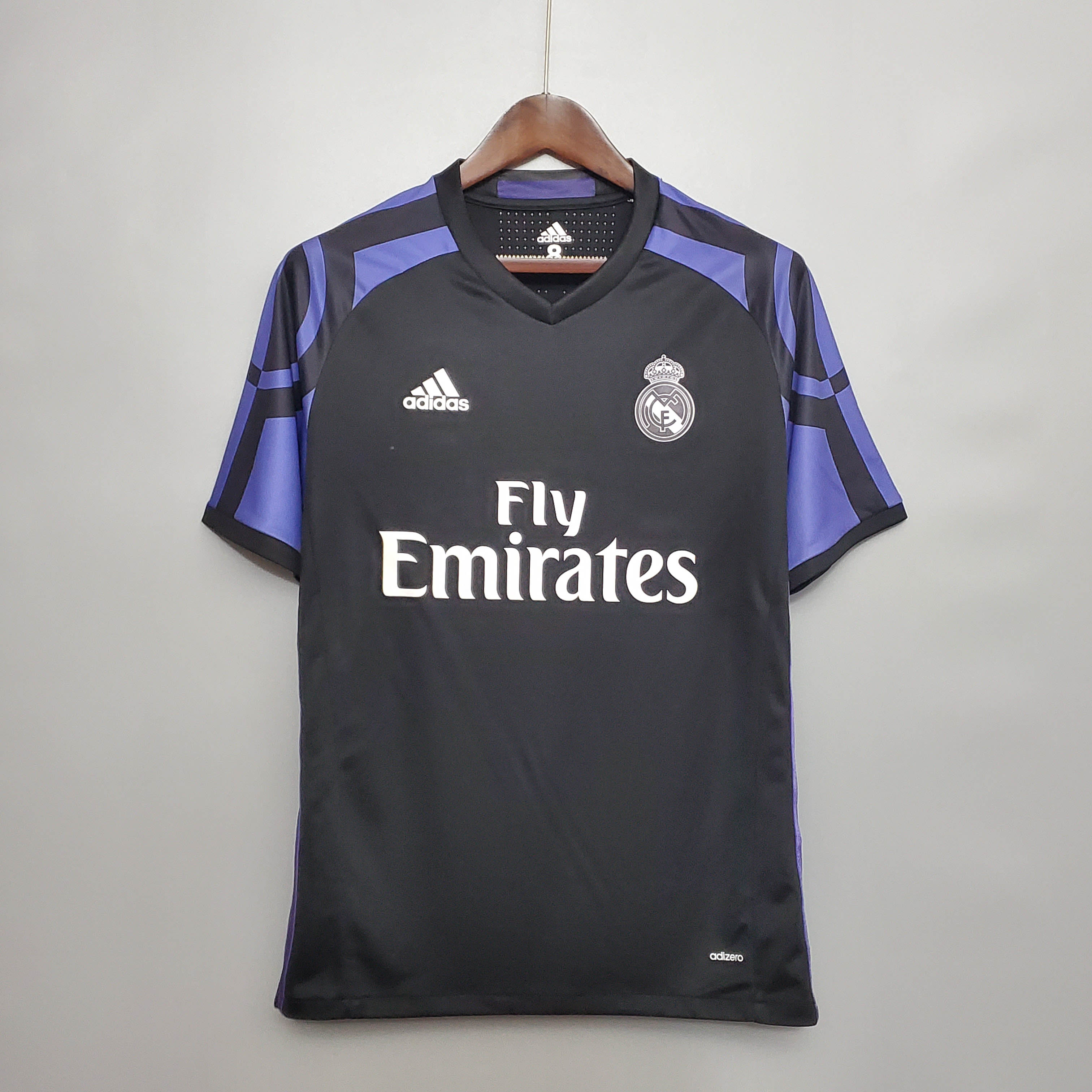 Tercera Camiseta Visitante Retro del Real Madrid 2016/2017 — main view