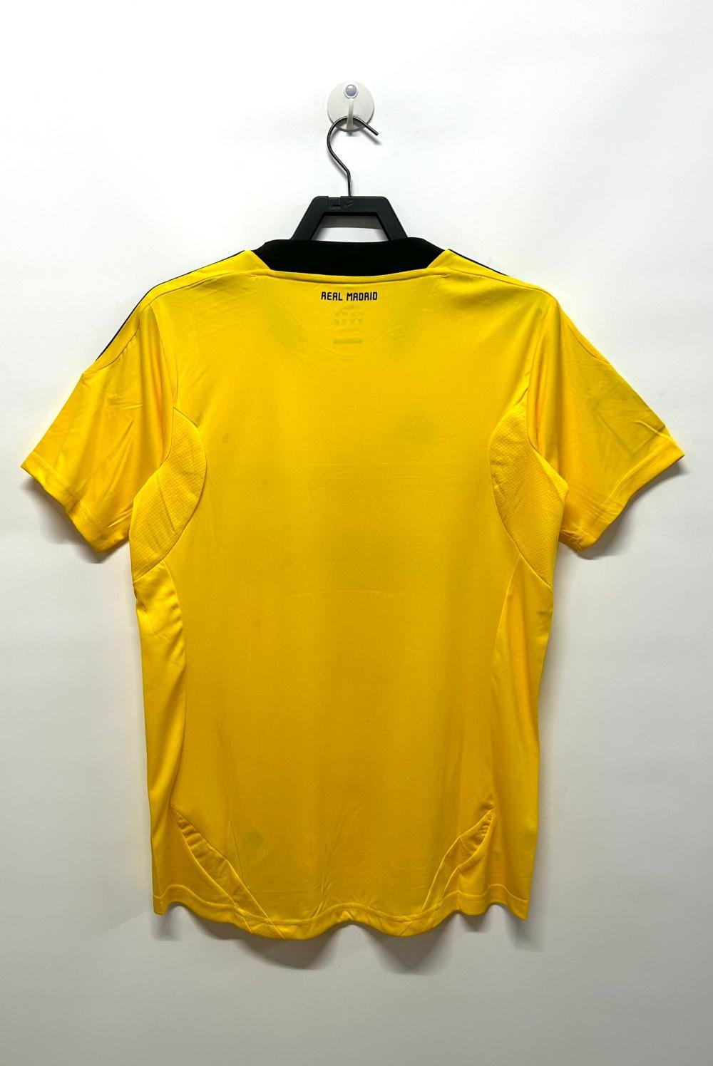2011/2012 Retro Real Madrid Goalkeeper Football Jersey AAA fan-grade — view 2