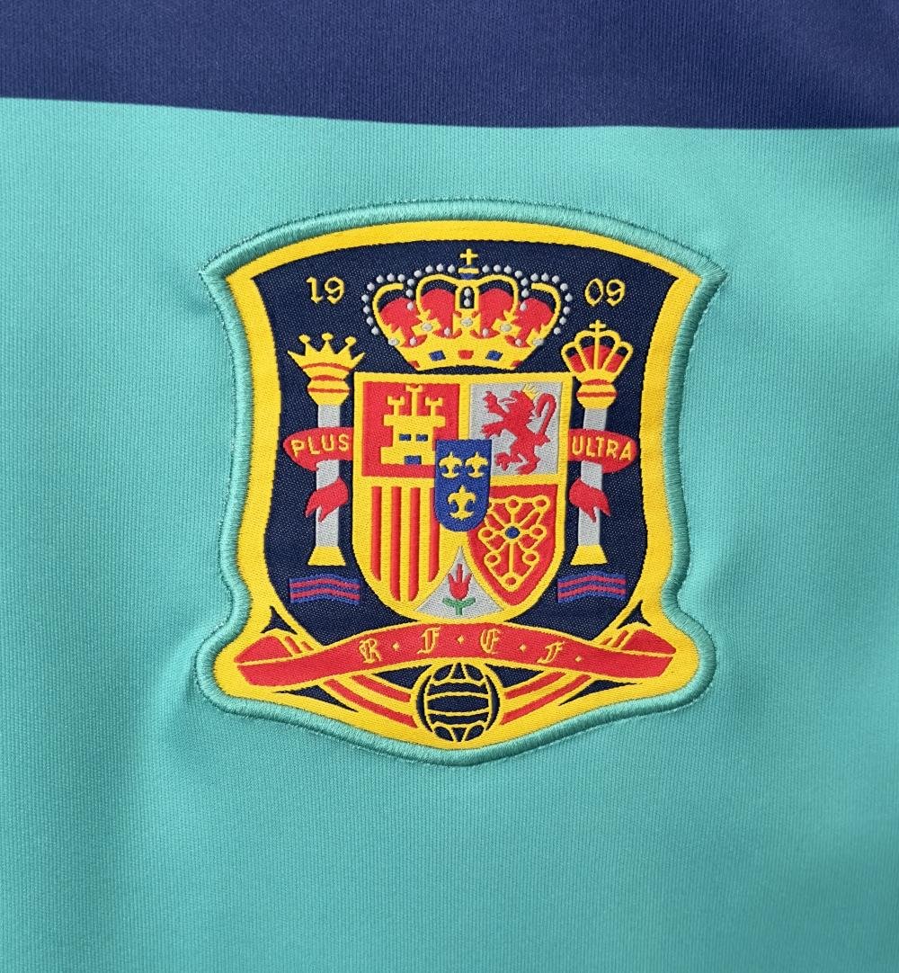 2010 Retro Spain Goalkeeper Soccer Shirt AAA fan-grade — view 5