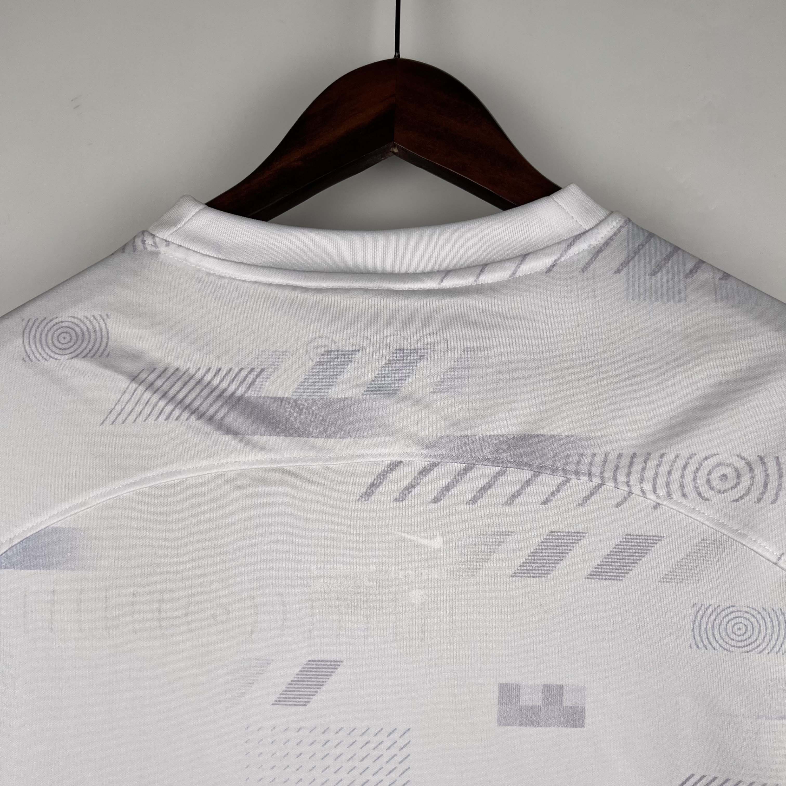 2023/2024 Tottenham Home Football Shirt — view 4