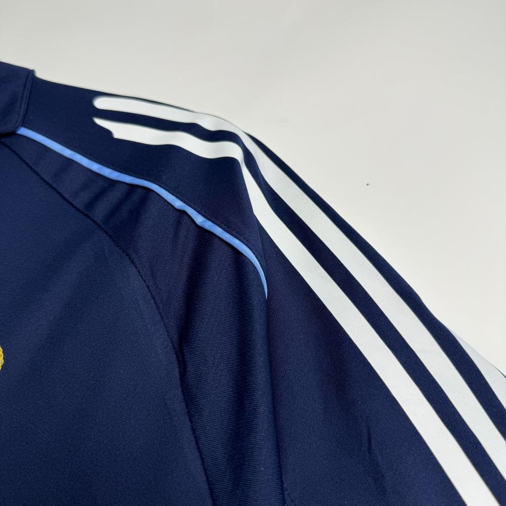 2005/2006 Retro Real Madrid Away Football Jersey AAA fan-grade — view 3