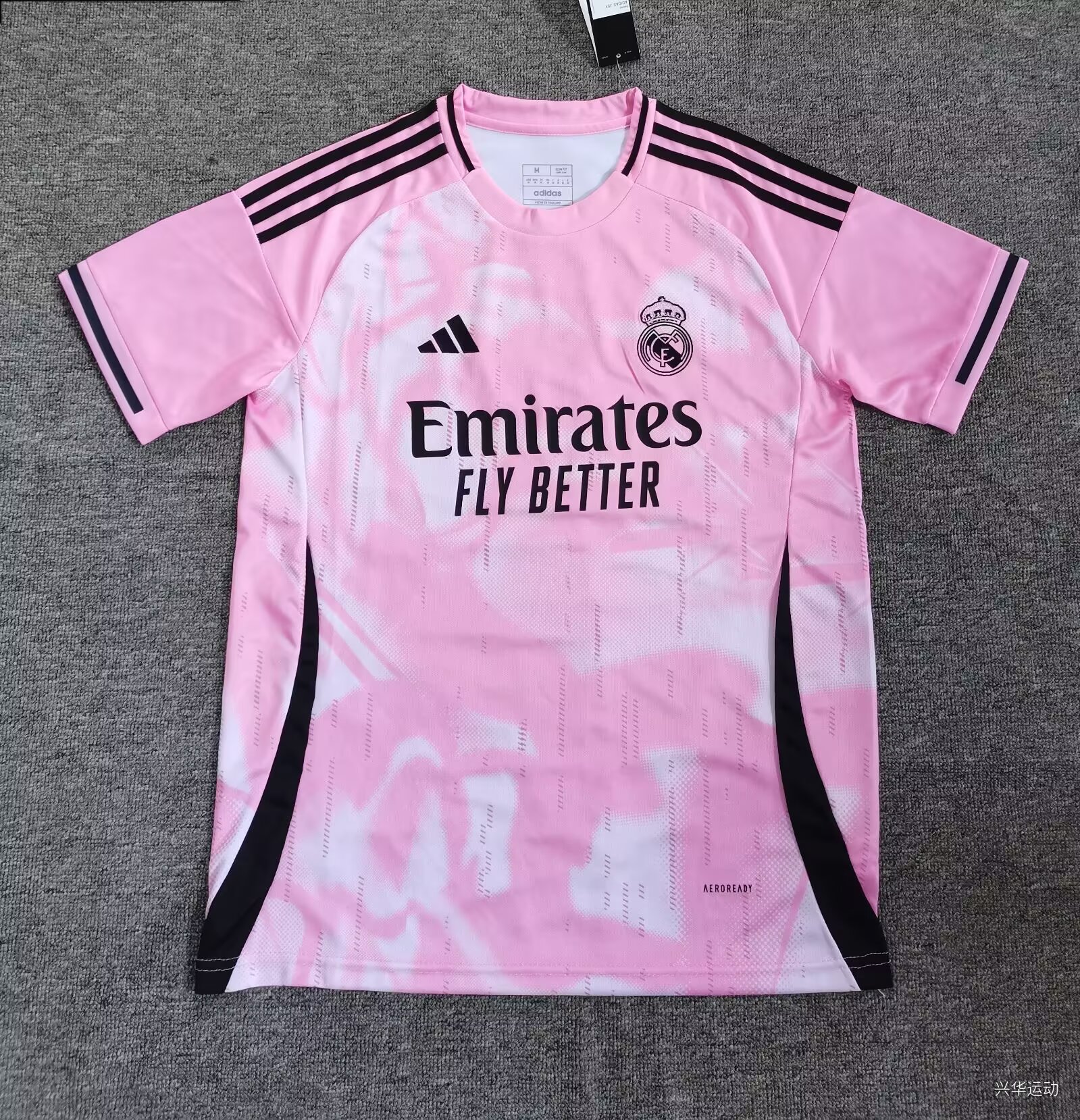 Camiseta de fútbol rosa Edición Especial del Real Madrid 2025/2026 calidad tailandesa