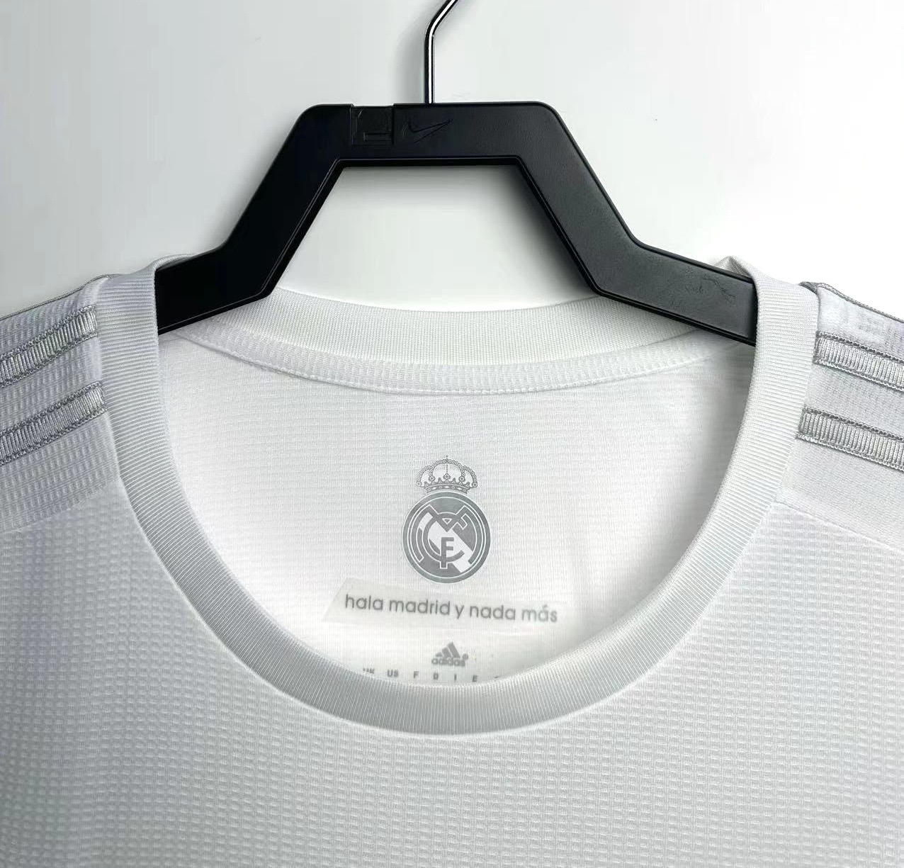 2015/2016 Retro Real Madrid Home Soccer Jersey AAA fan-grade — view 3