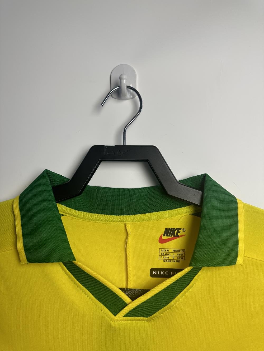 1997 Retro Brazil Soccer Jersey Home AAA fan-grade — view 3