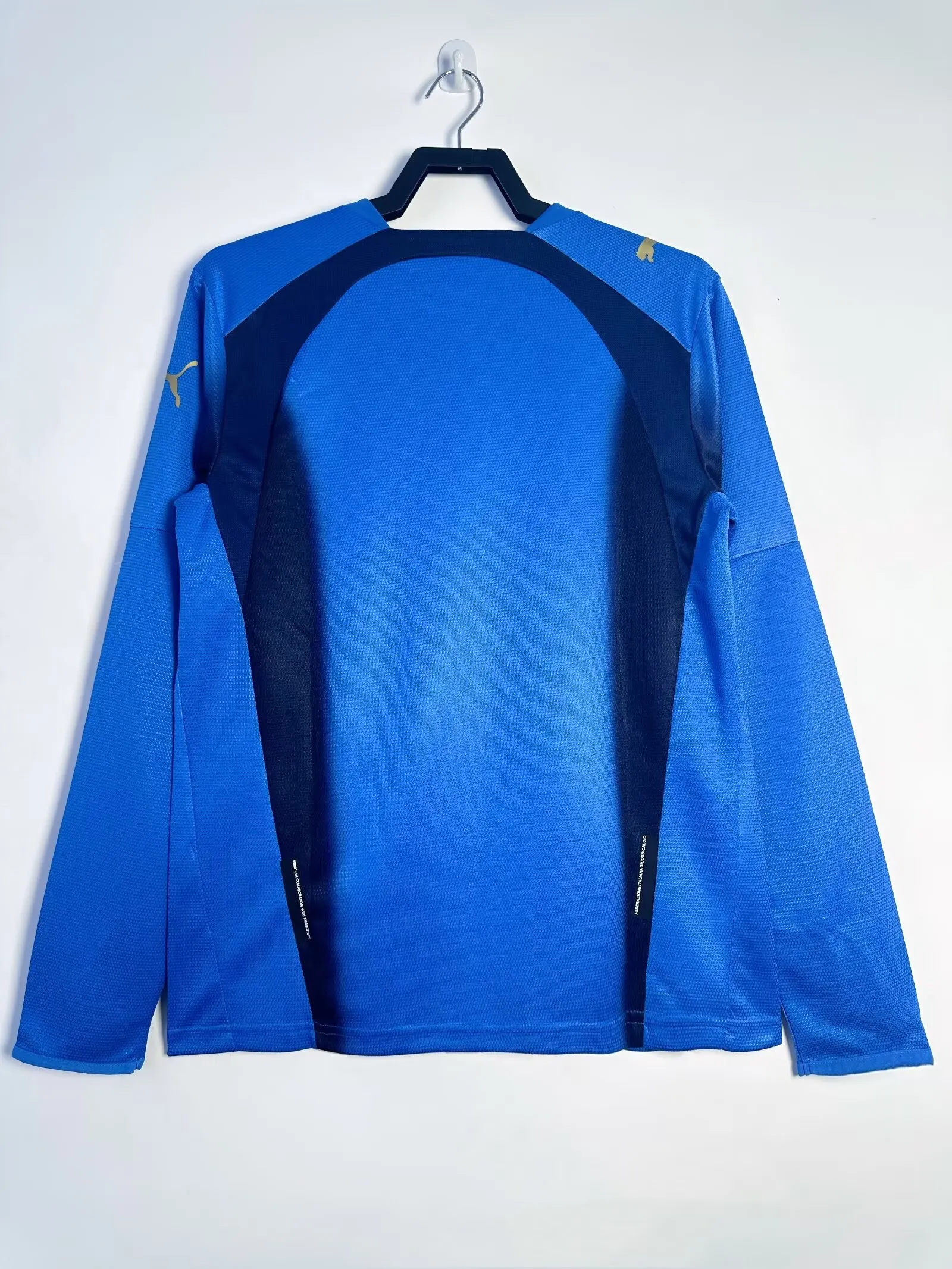2006 Retro Italy Long sleeves Home Soccer Shirt AAA fan-grade — view 2