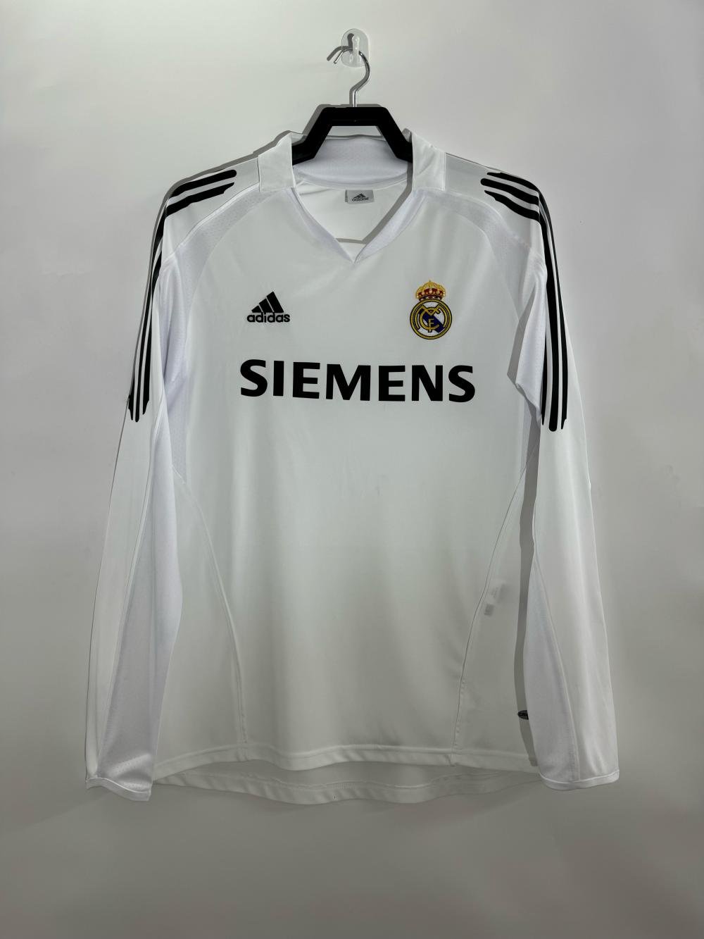 2005/2006 Retro Long Sleeve Real Madrid Home Soccer Jersey AAA fan-grade — main view