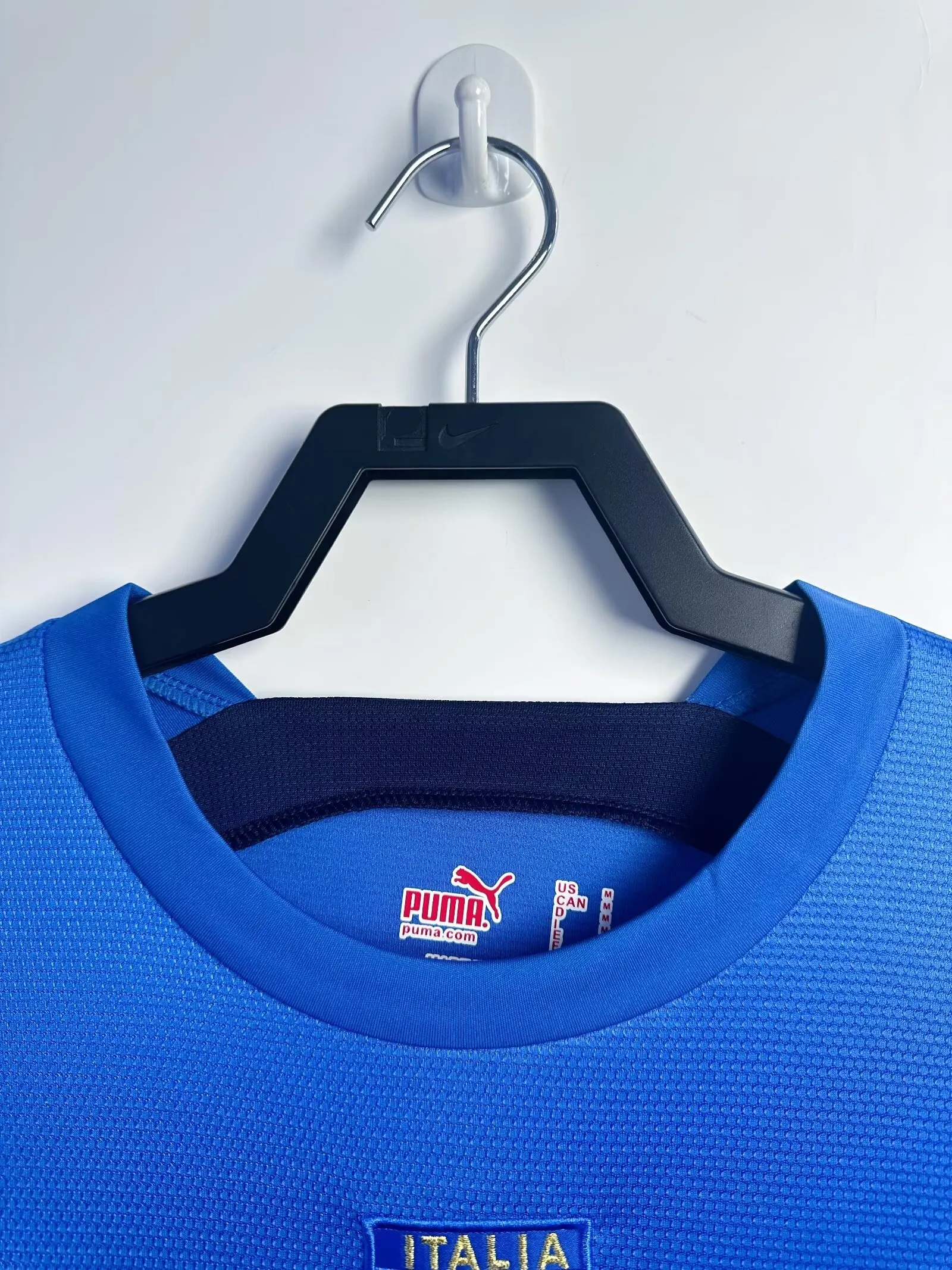 2006 Retro Italy Long sleeves Home Soccer Shirt AAA fan-grade — view 3