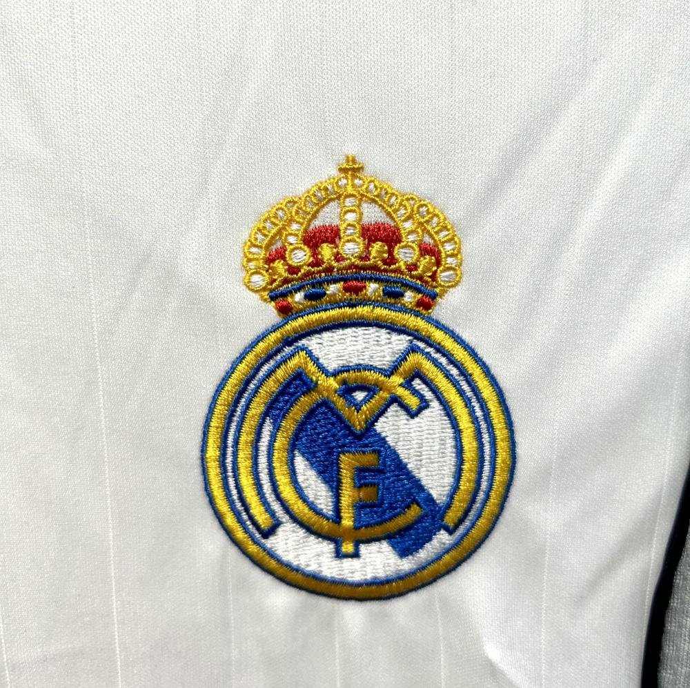 2006/2007 Retro Real Madrid Home Football Jersey AAA fan-grade — view 6