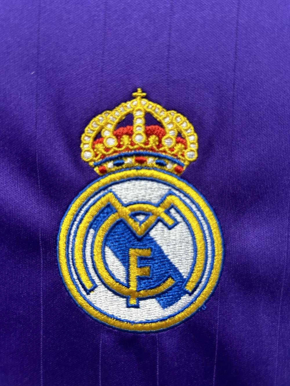 2006/2007 Retro Real Madrid Away Football Jersey AAA fan-grade — view 6