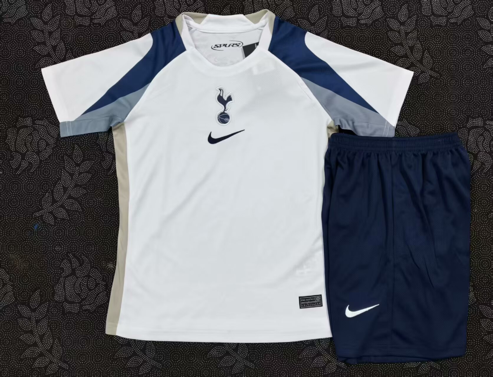2025/2026 Tottenham Home Football Shirt AAA fan-grade Kids Size