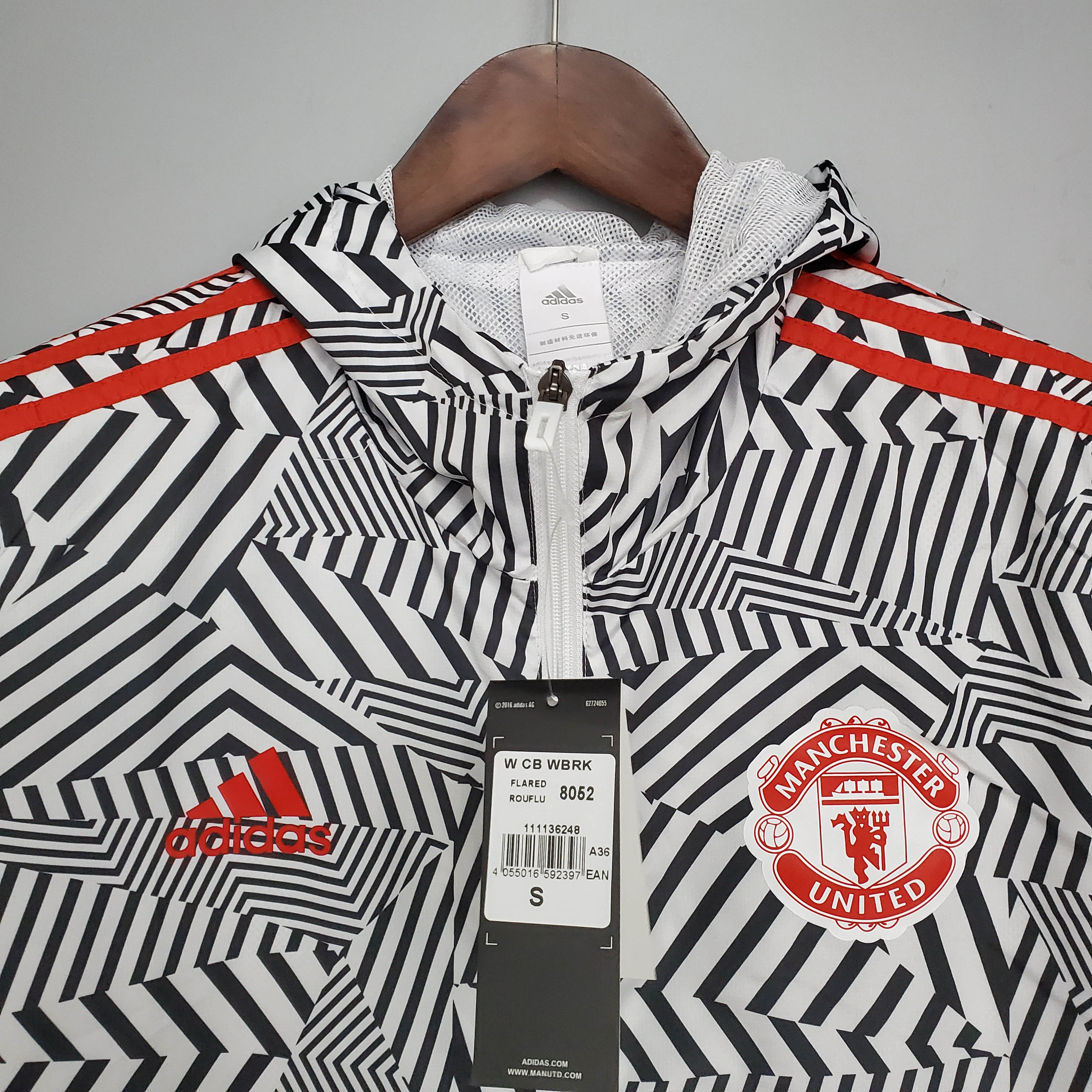 2021/2022 Manchester United Jersey Windbreaker Black-White Stripes — view 3