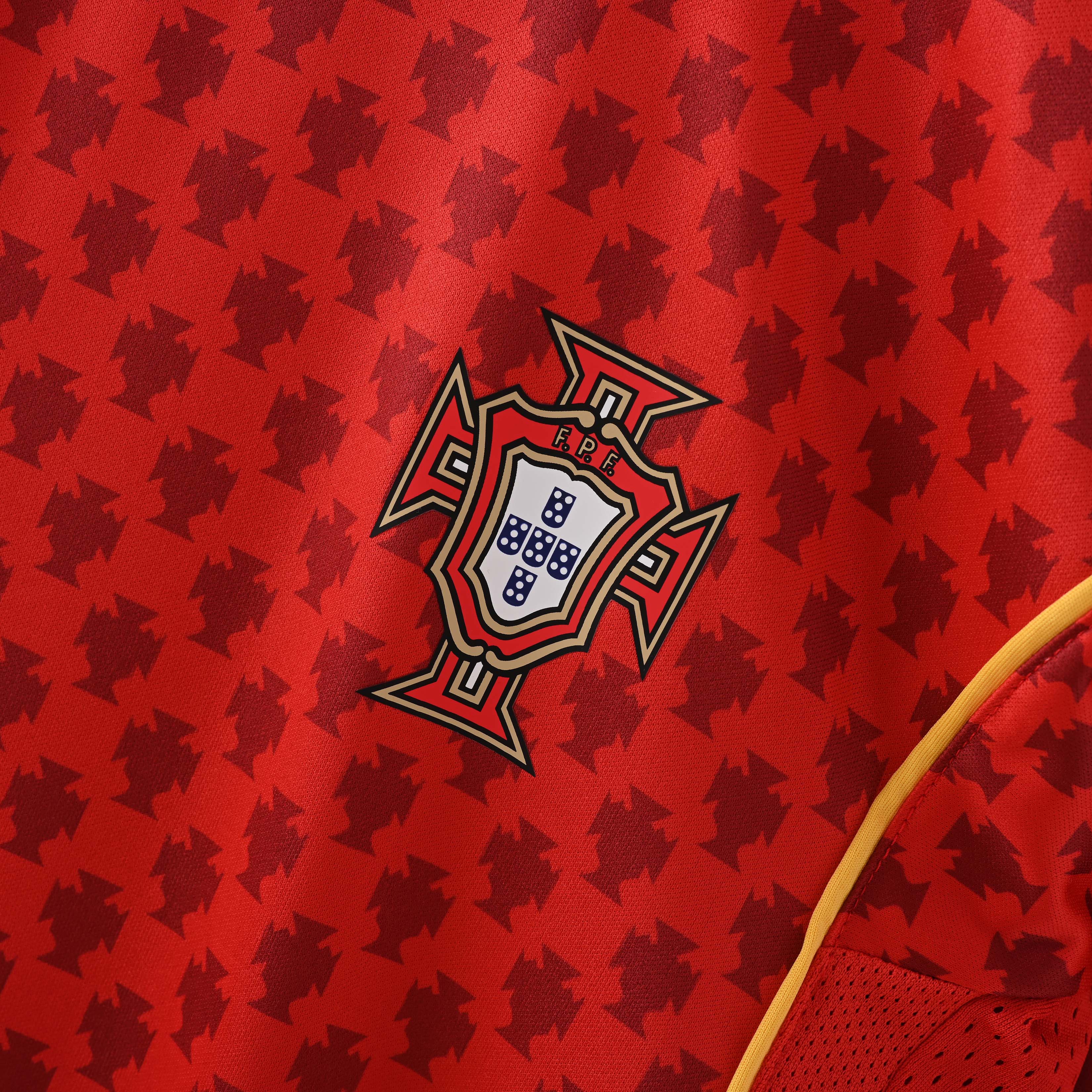 2004 Retro Portugal Home Football Shirt AAA fan-grade — view 5